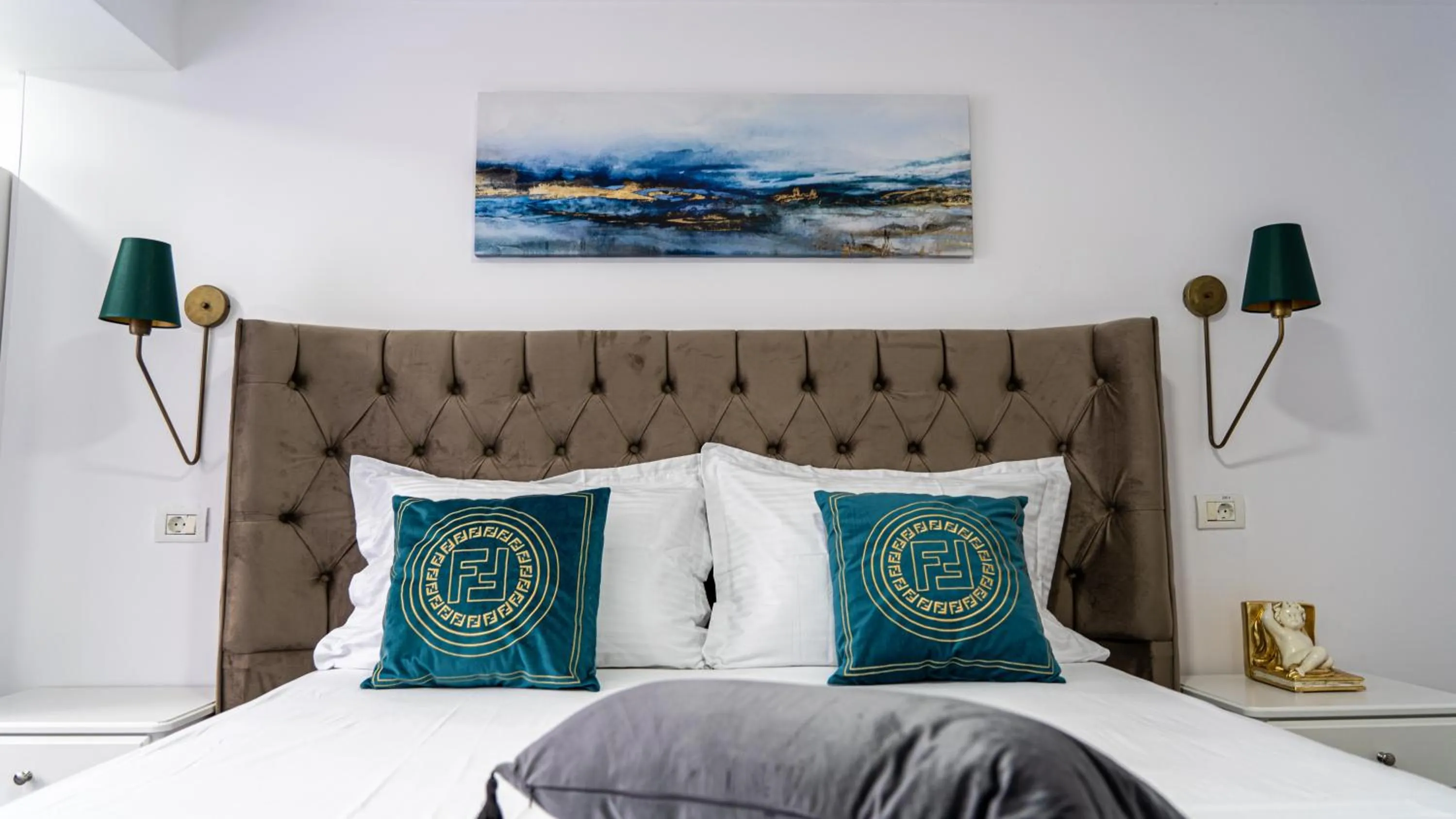 Bed in Avenue Venus - Avenue Hotels