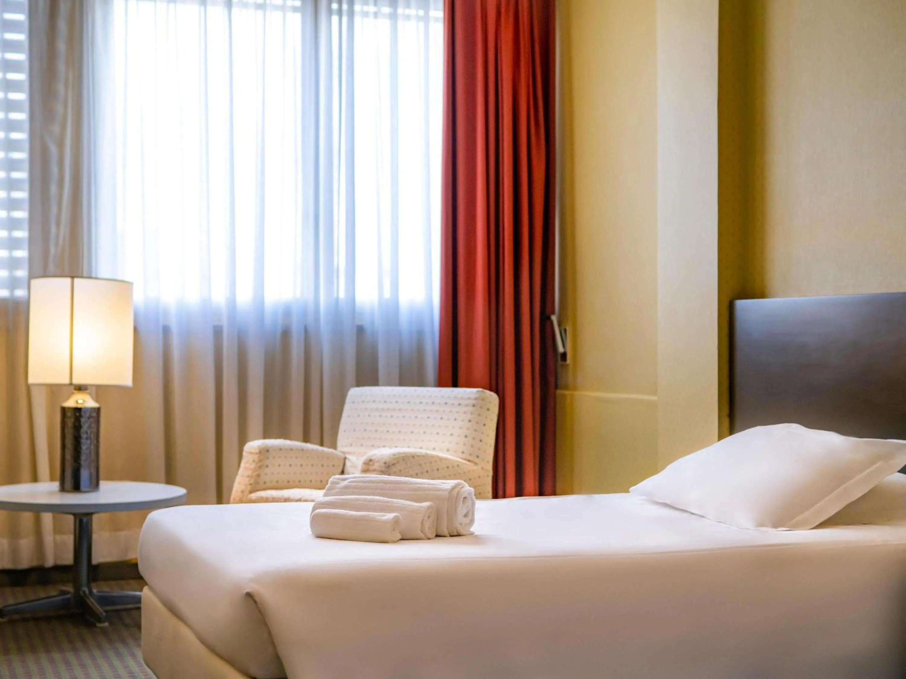 Bedroom, Bed in Mercure Hotel President Lecce