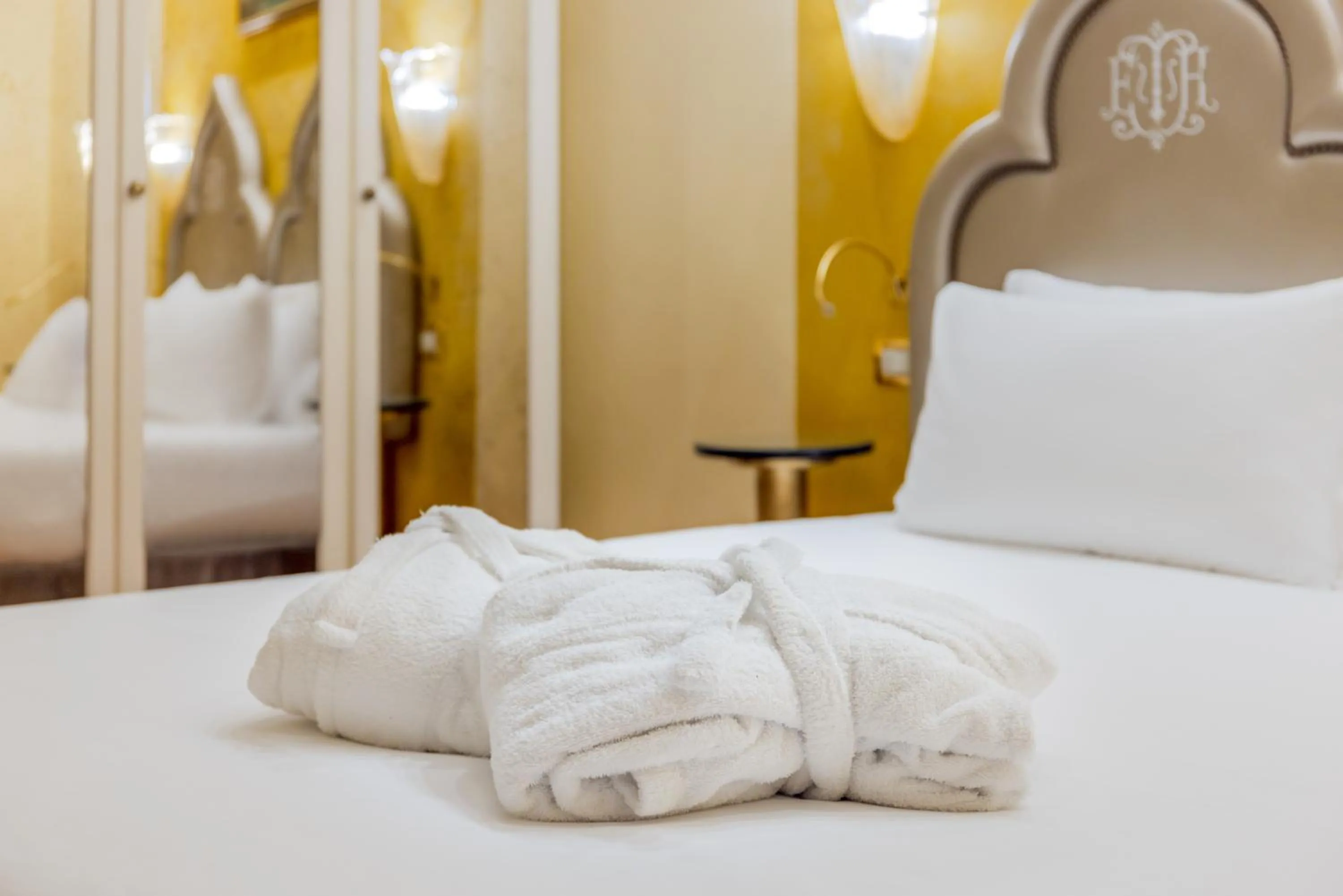 Decorative detail, Bed in Cà dell'arte Suite