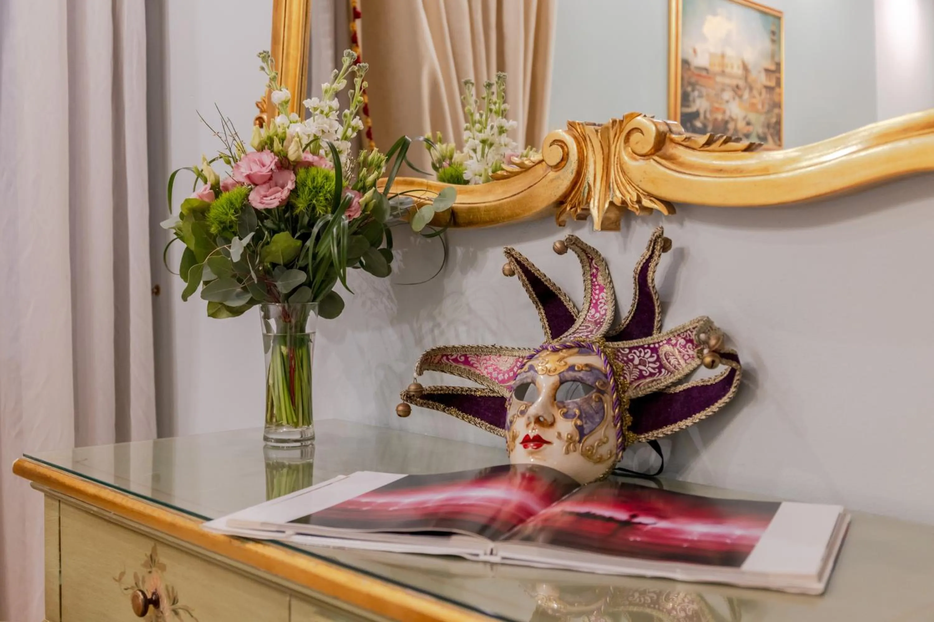 Decorative detail in Cà dell'arte Suite