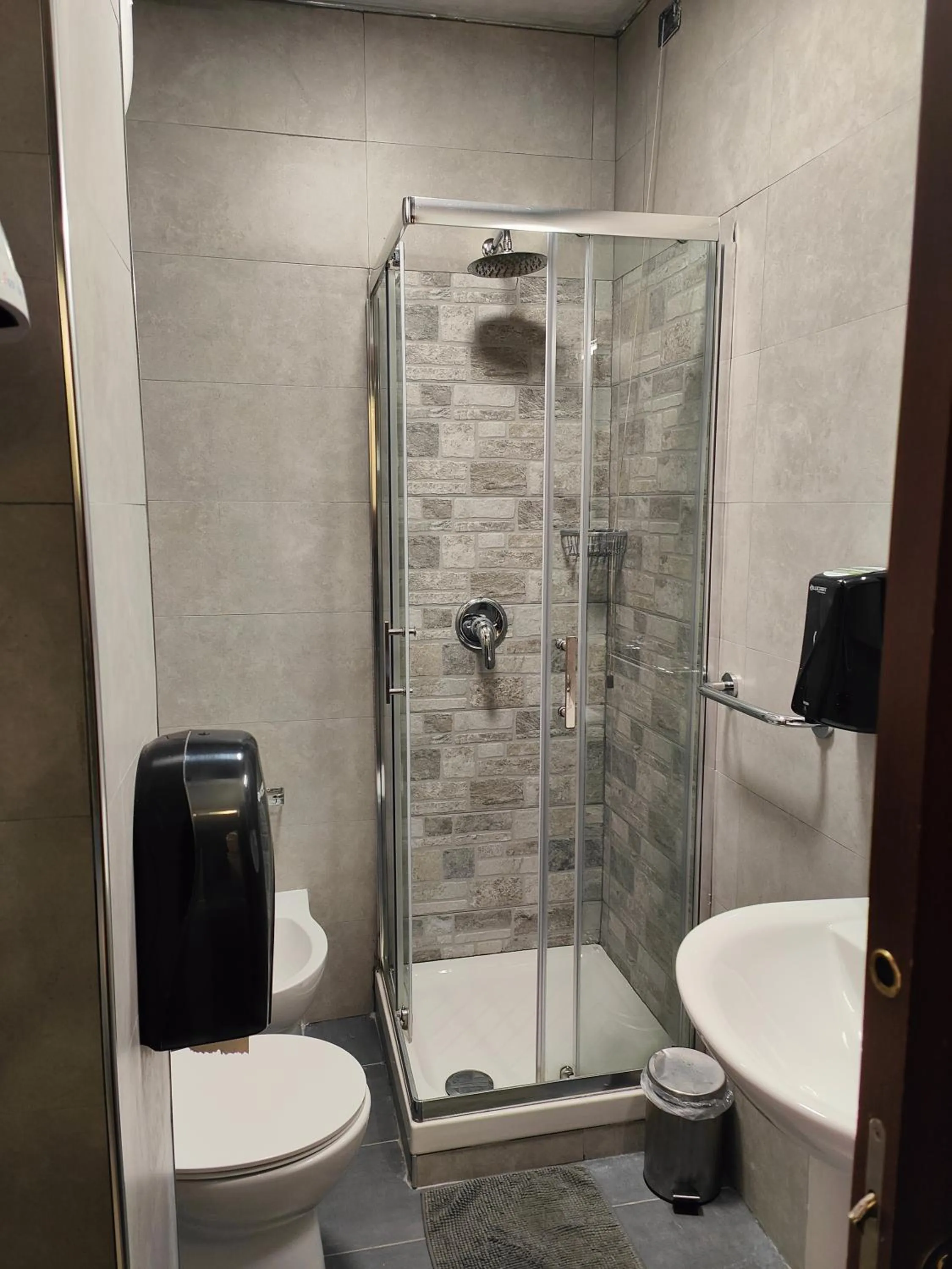 Bathroom in Free Hostels Roma