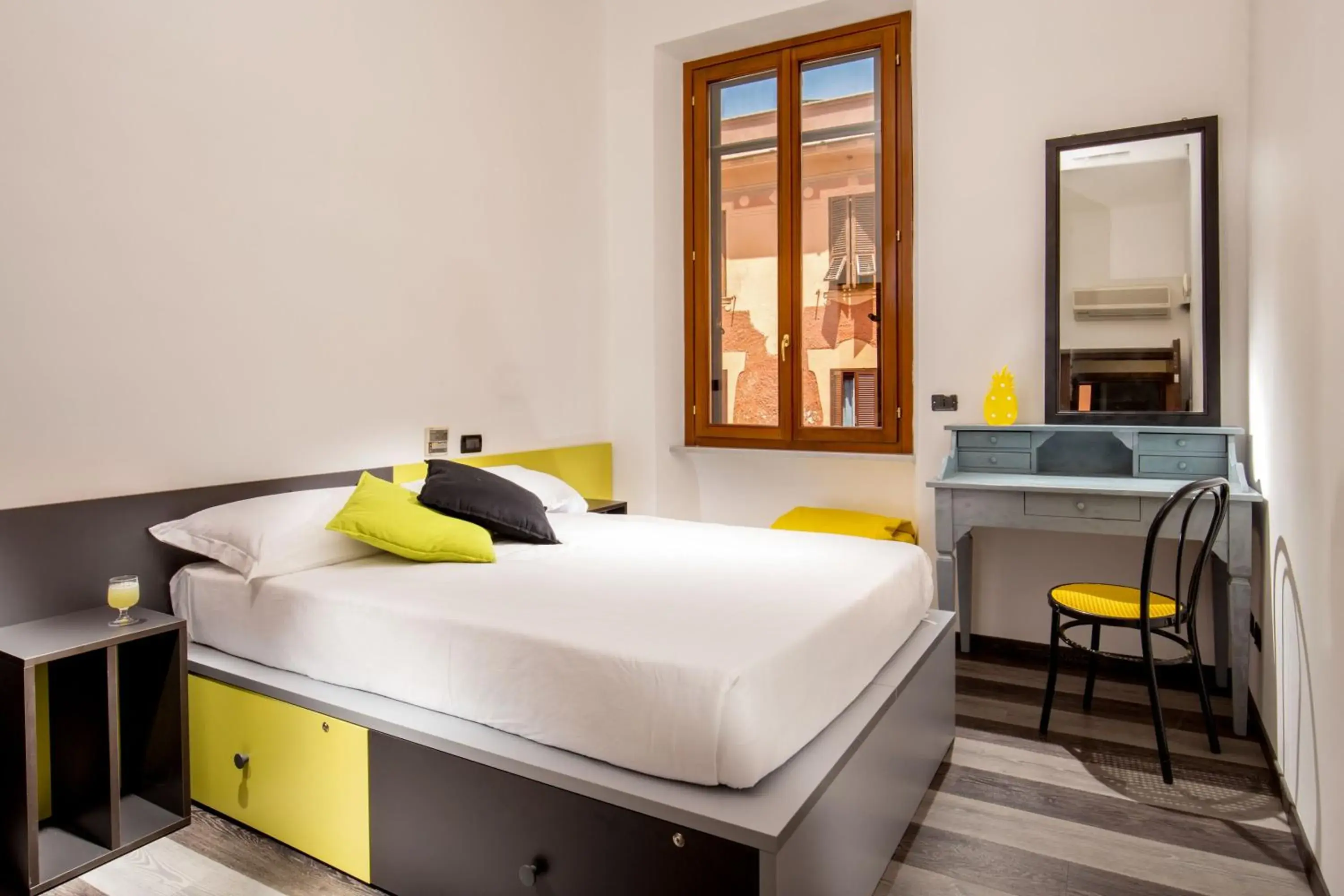 Double Room with Private Bathroom in Free Hostels Roma Double Room with Private Bathroom in Free Hostels Roma