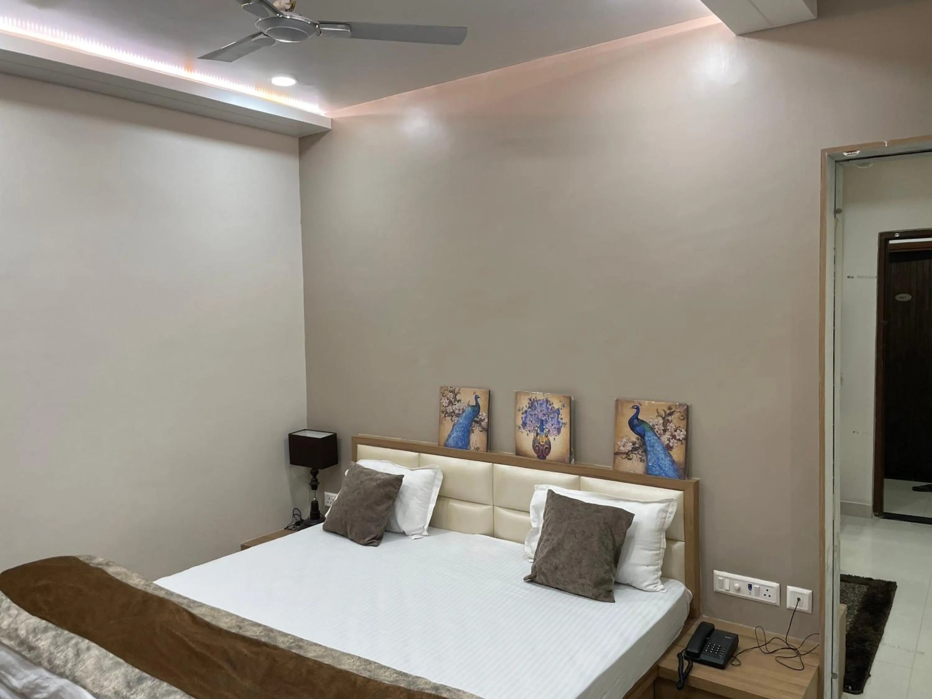 Bed in Hotel Singh Comfort Inn