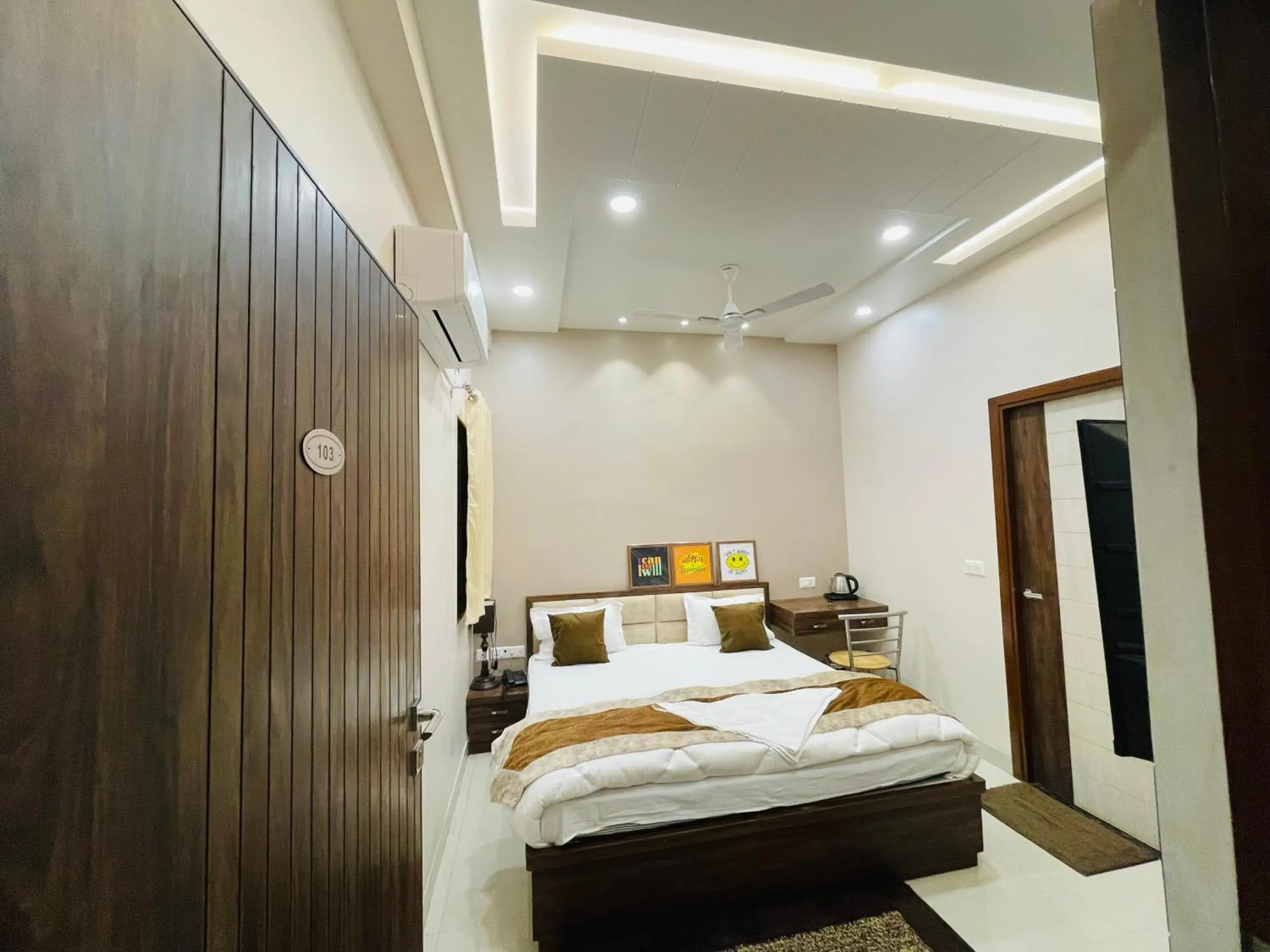 Bed in Hotel Singh Comfort Inn Bed in Hotel Singh Comfort Inn