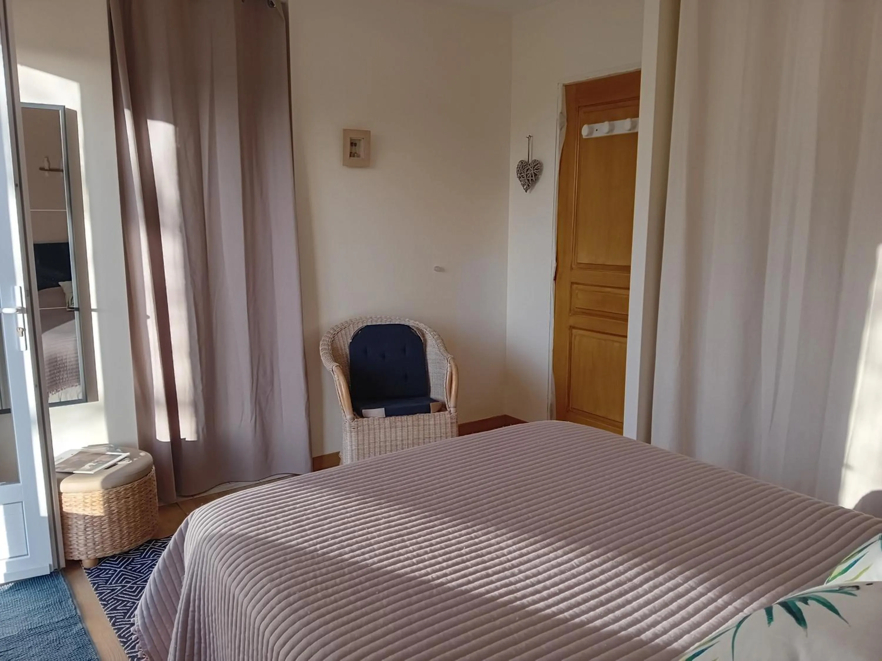 Bedroom, Bed in Cocooning au Saut du Loup