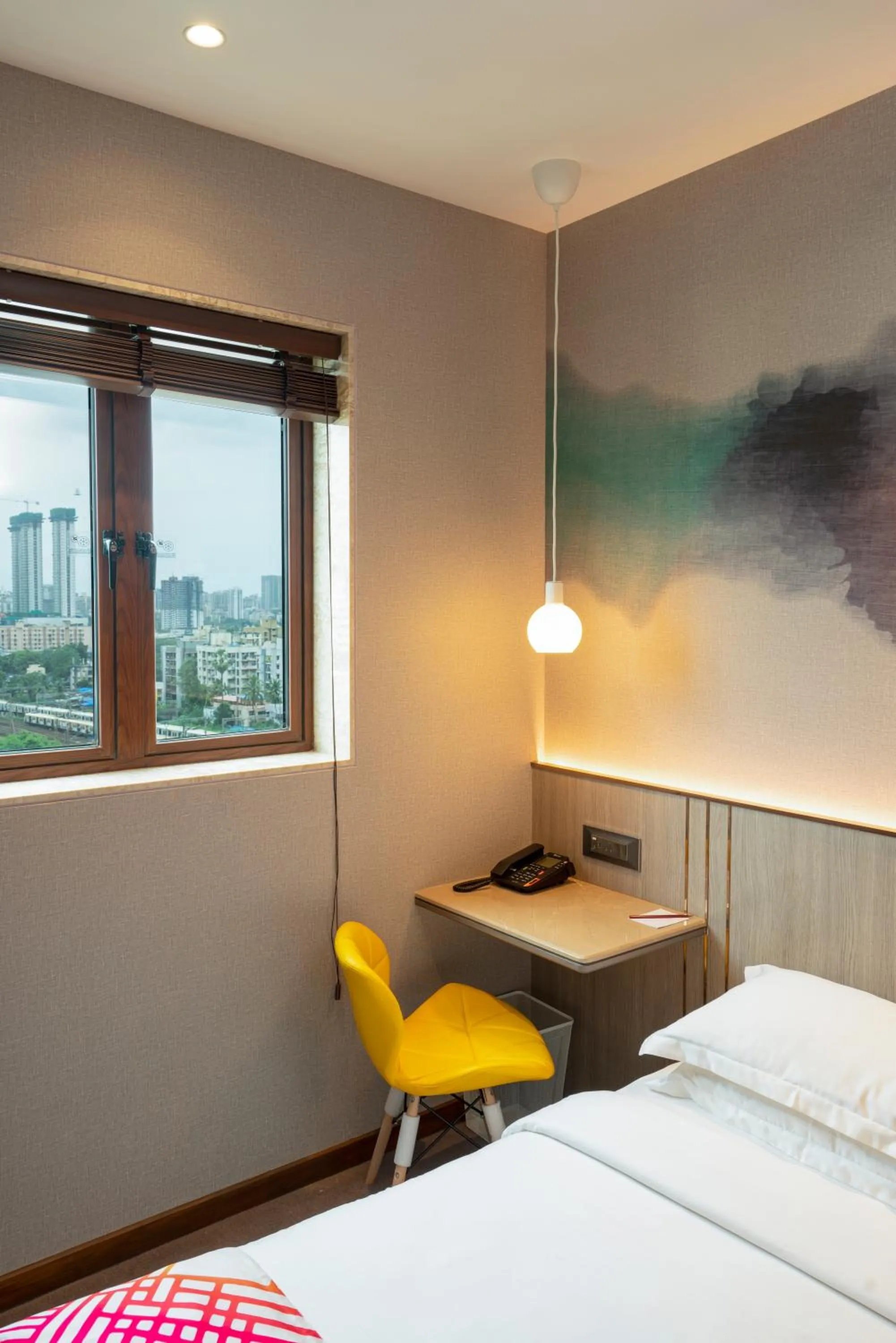 City view, Bed in Ginger Mumbai, Goregaon