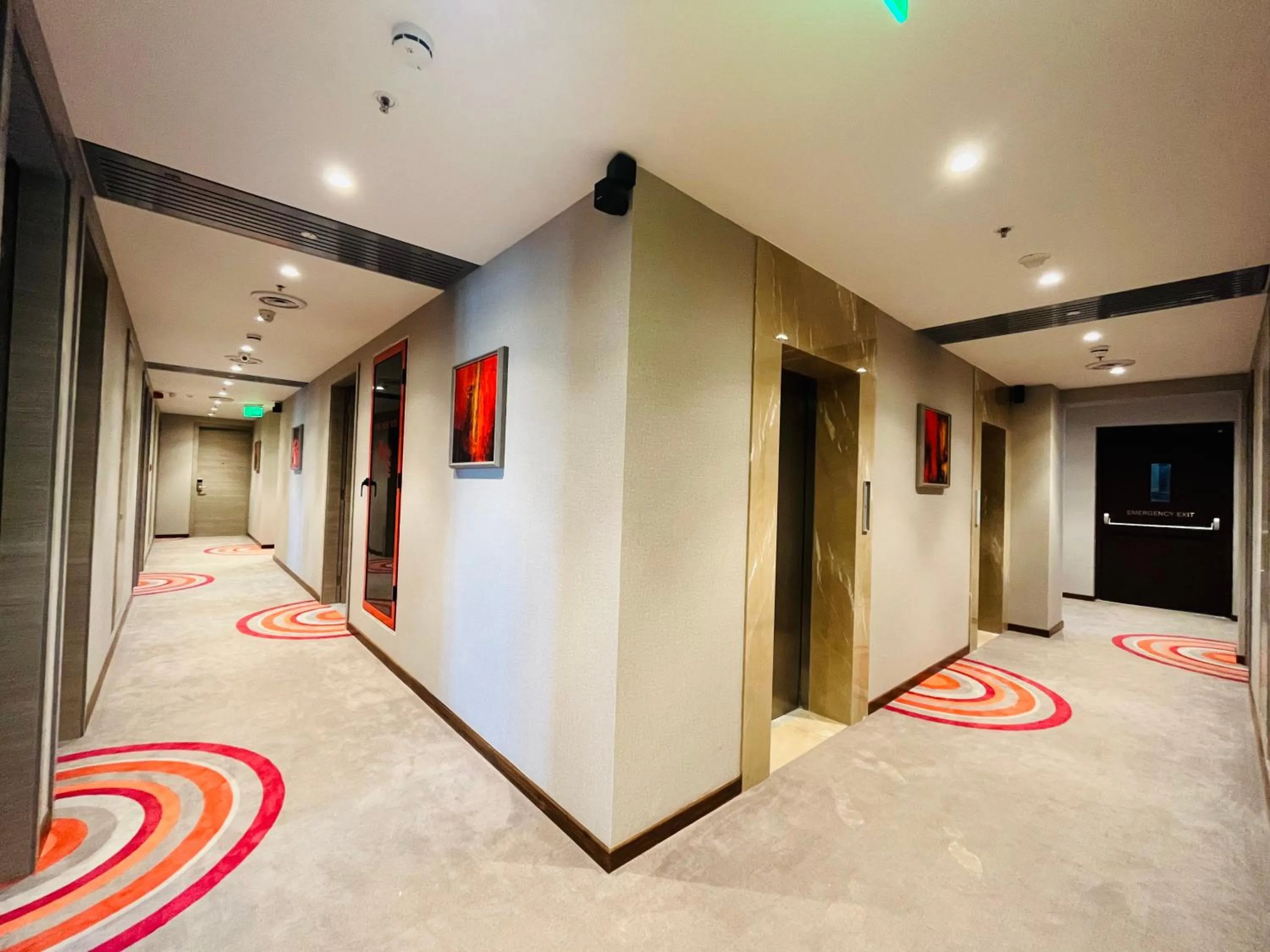 elevator in Ginger Mumbai, Goregaon