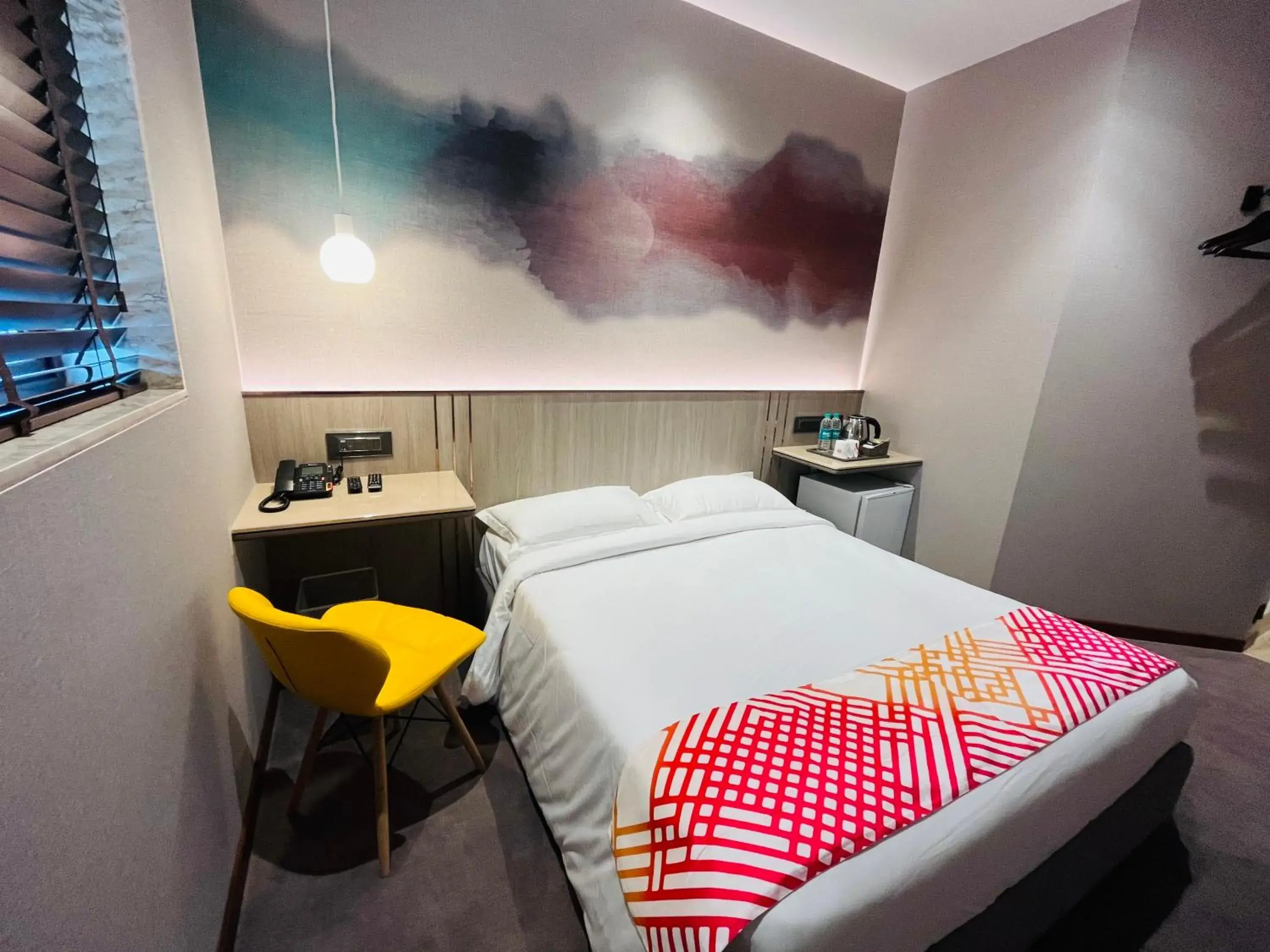 Seating area, Bed in Ginger Mumbai, Goregaon Seating area, Bed in Ginger Mumbai, Goregaon