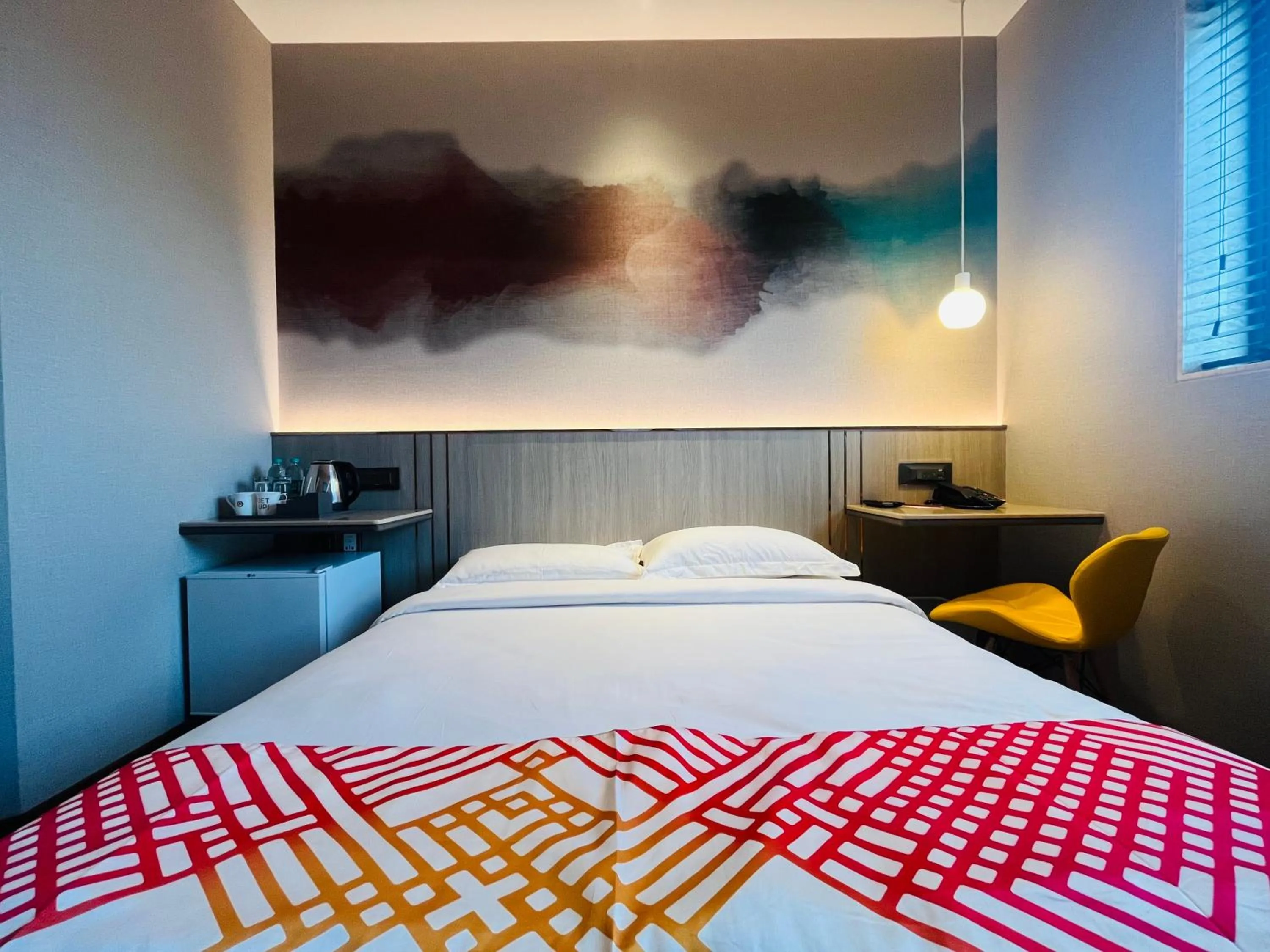 Bed in Ginger Mumbai, Goregaon