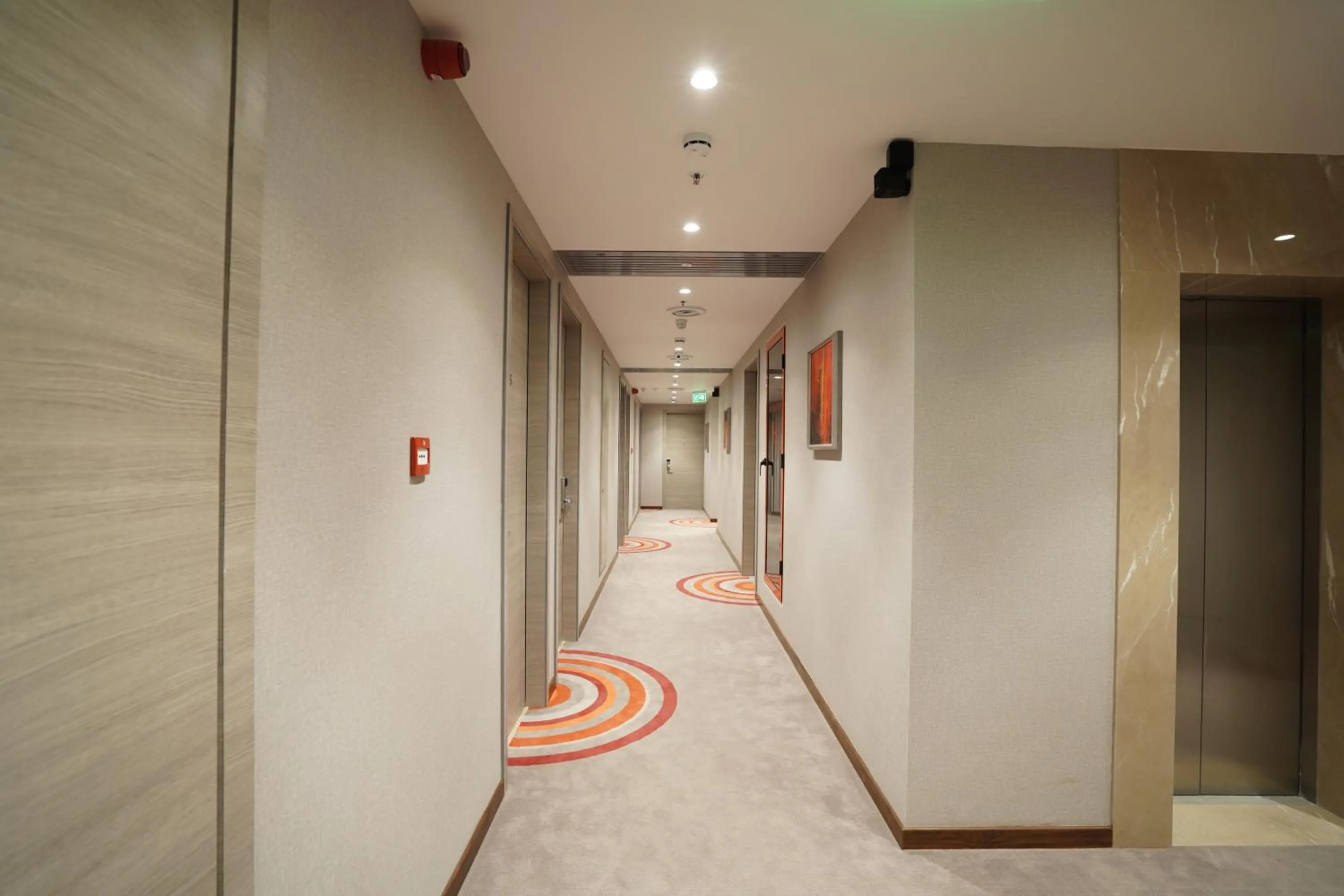 elevator in Ginger Mumbai, Goregaon