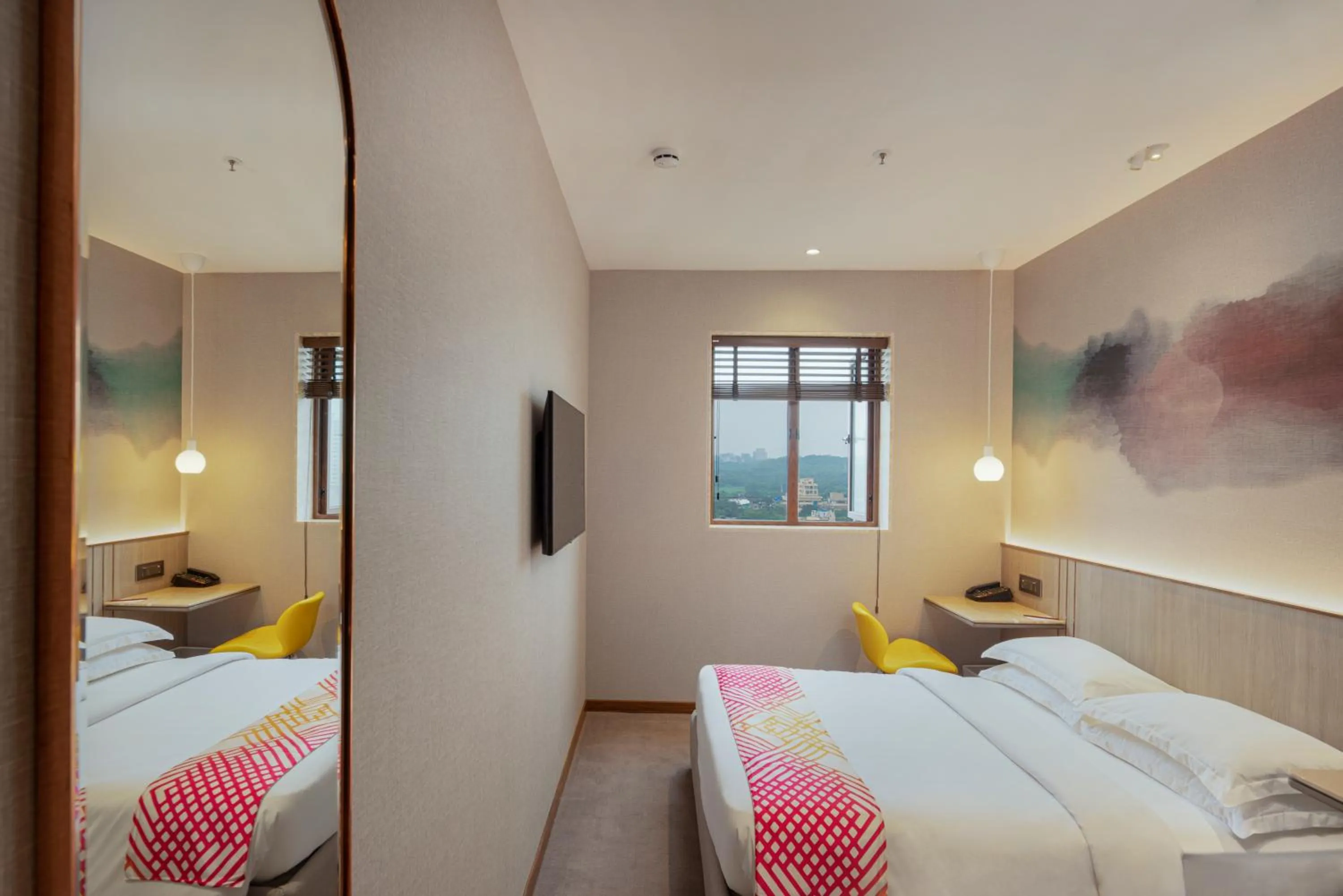 City view, Bed in Ginger Mumbai, Goregaon