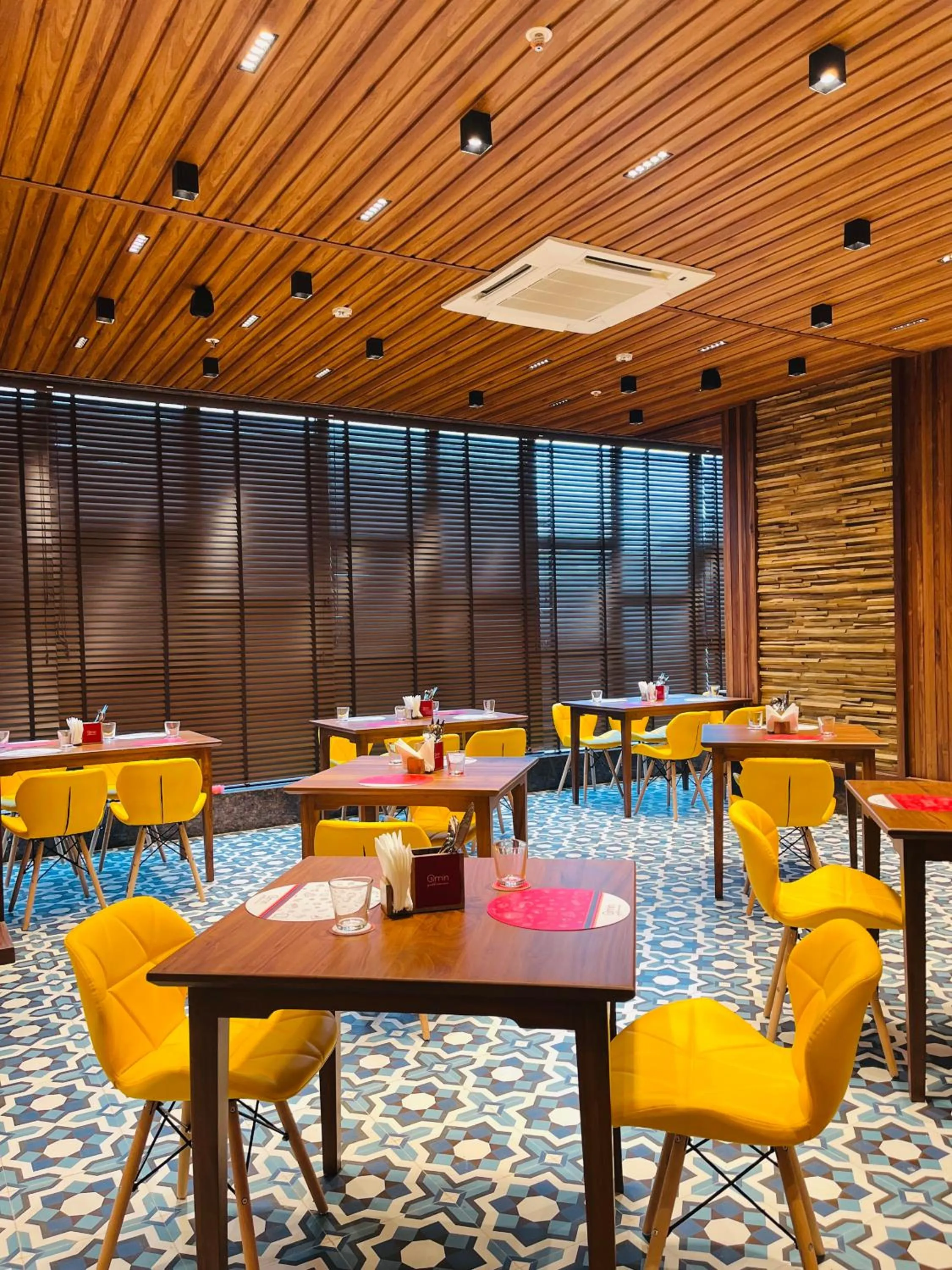 Restaurant/places to eat in Ginger Mumbai, Goregaon