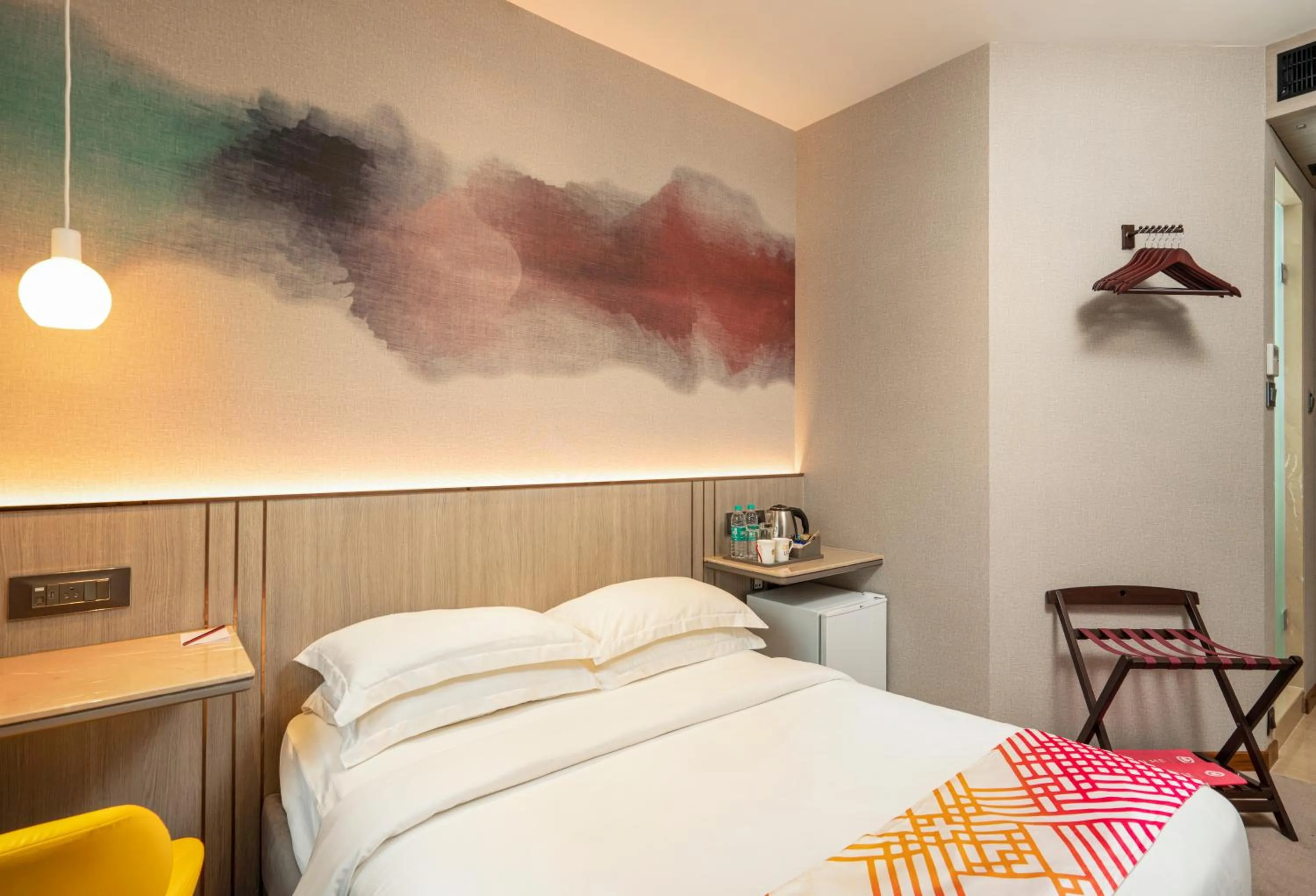 Bed in Ginger Mumbai, Goregaon