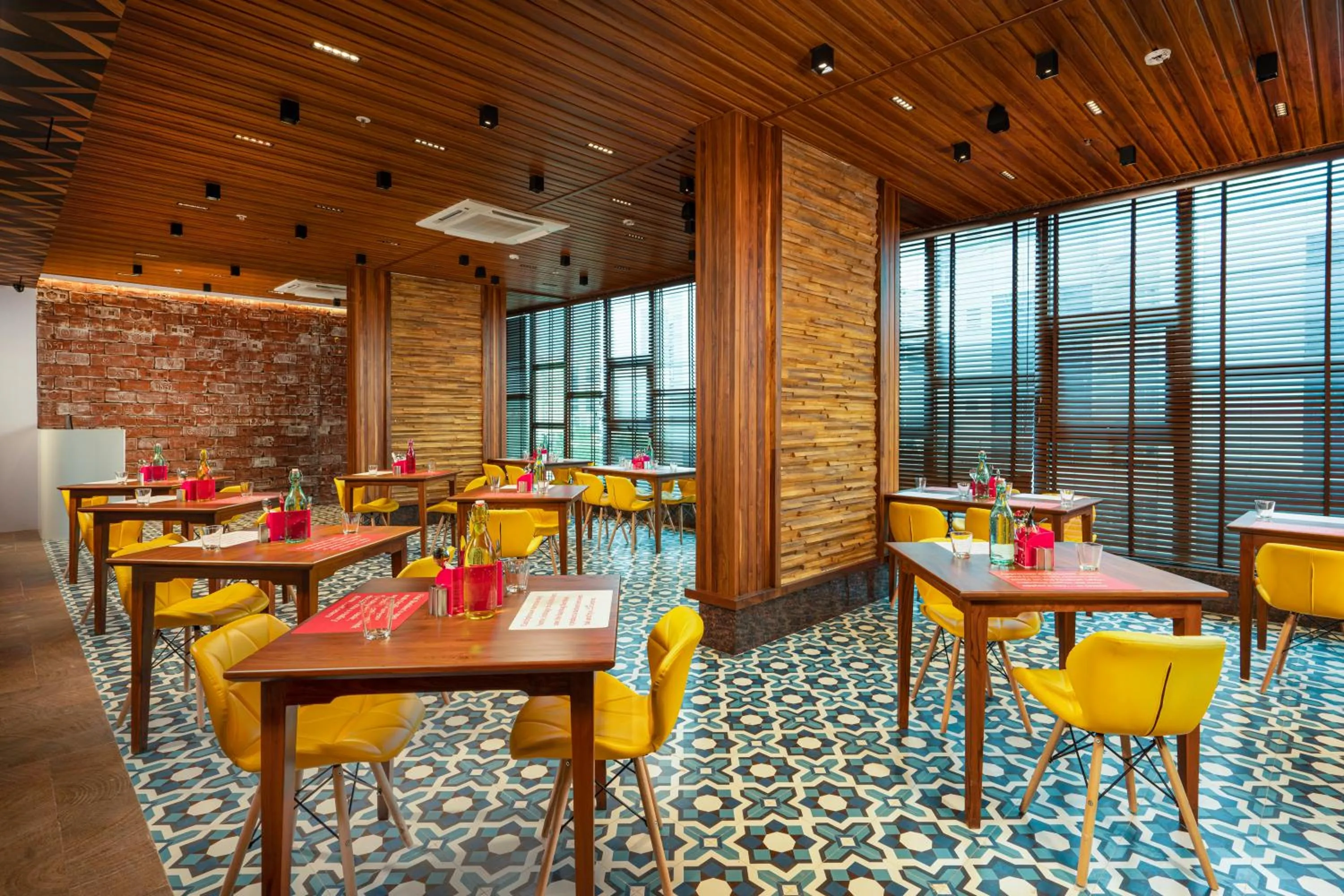 Restaurant/places to eat in Ginger Mumbai, Goregaon