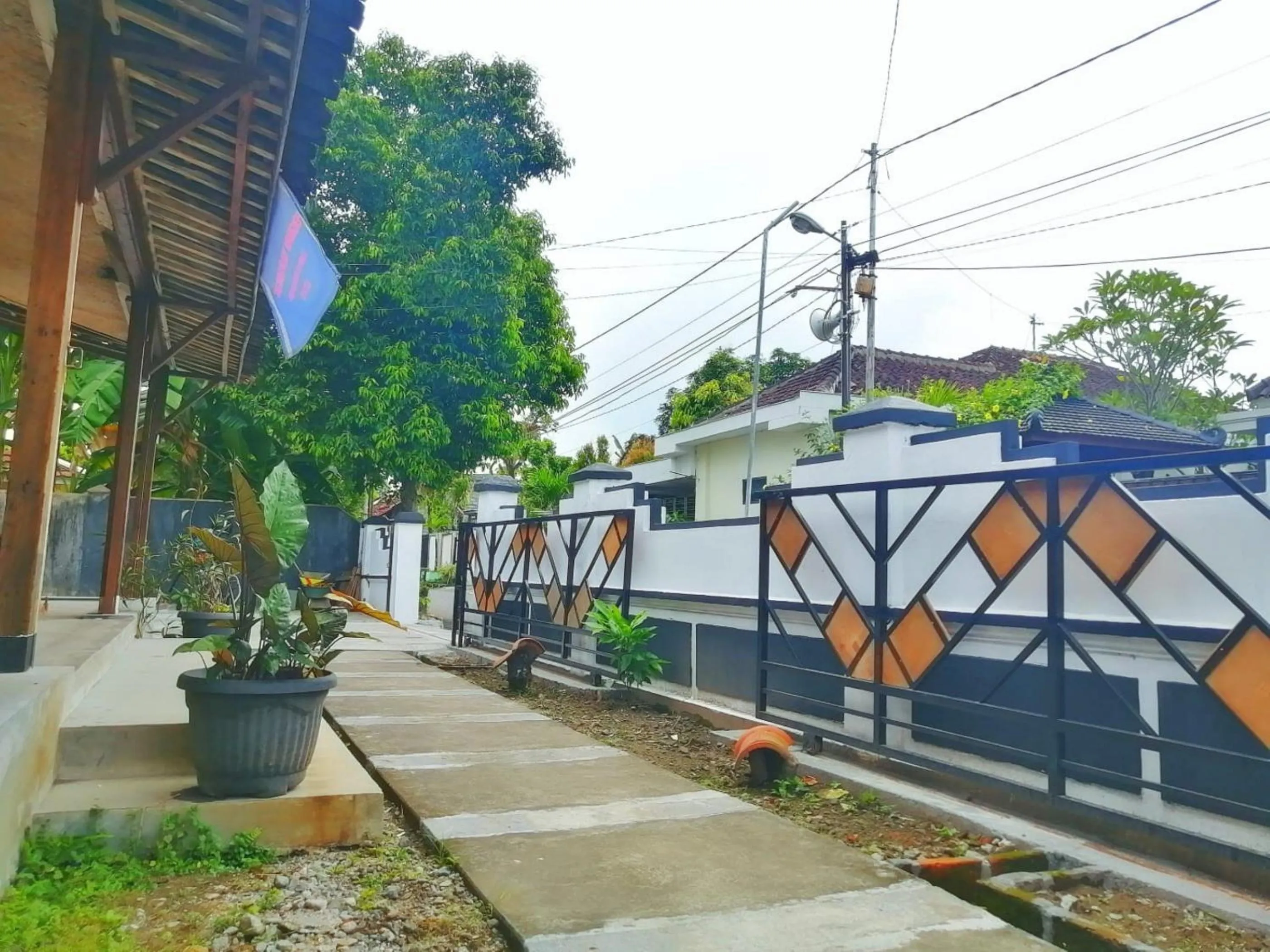 Property building in RedDoorz Syariah @ Ndalem Kembang Sore Yogyakarta