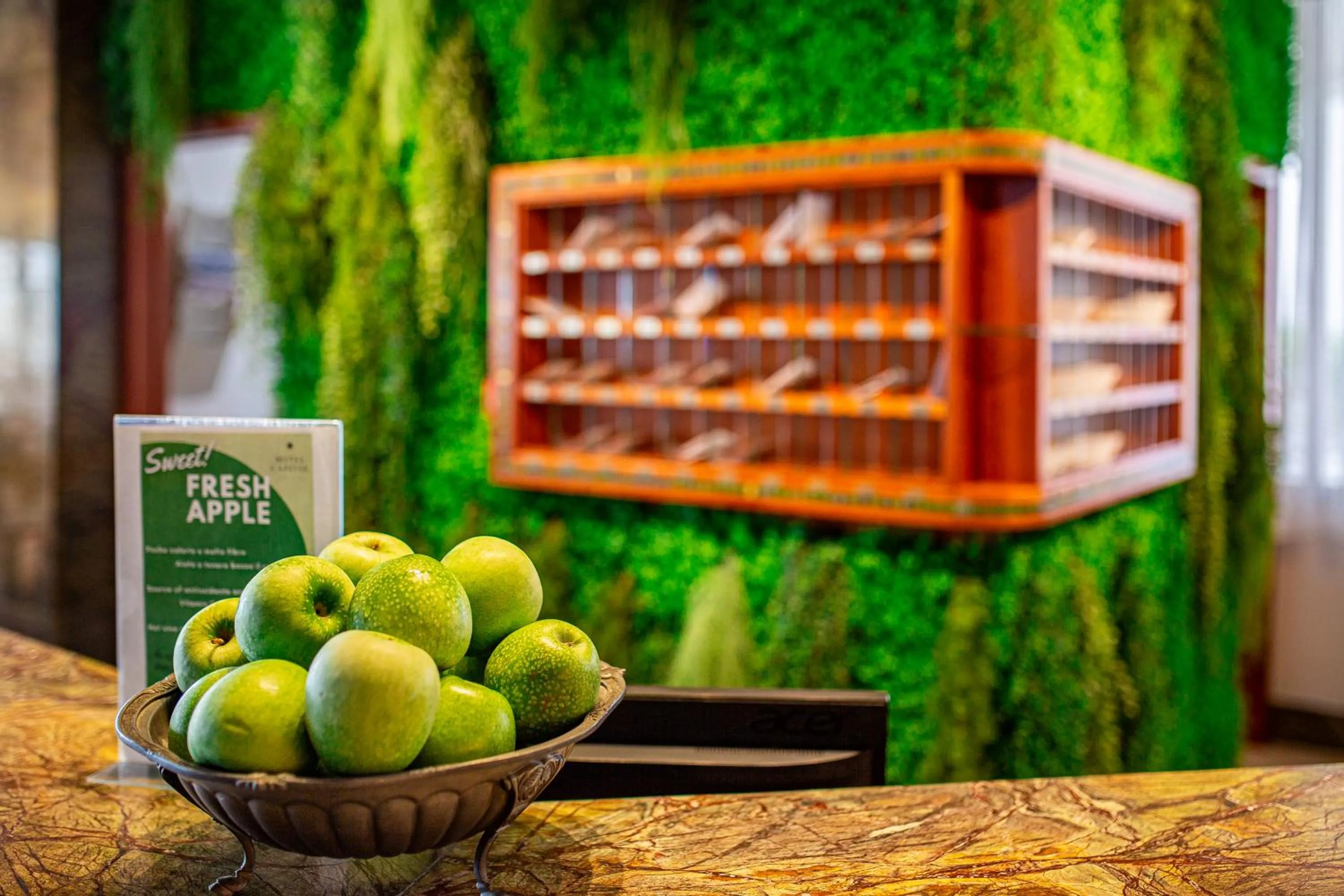 Restaurant/places to eat in Hotel Capitol