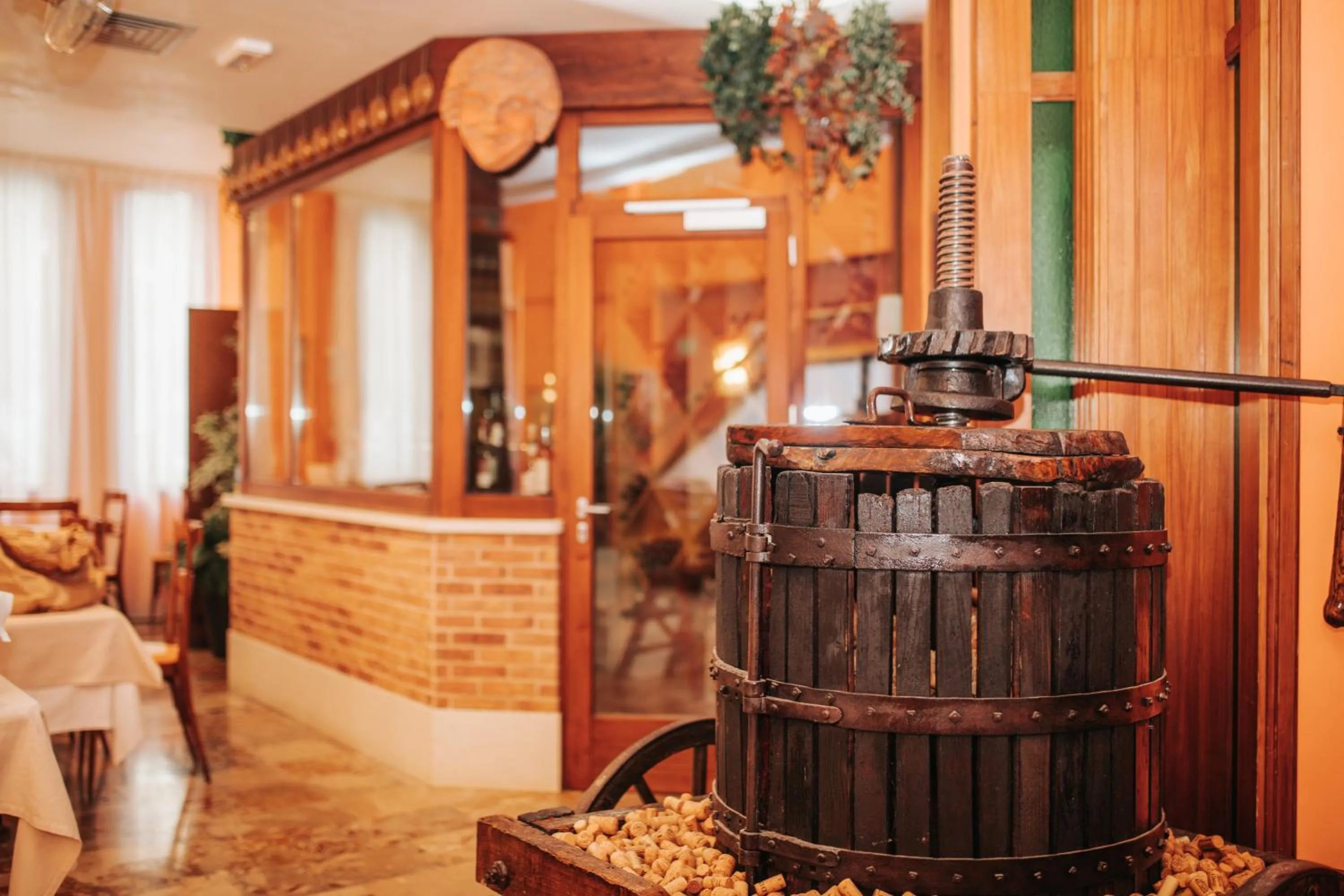 Restaurant/places to eat in Hotel Capitol