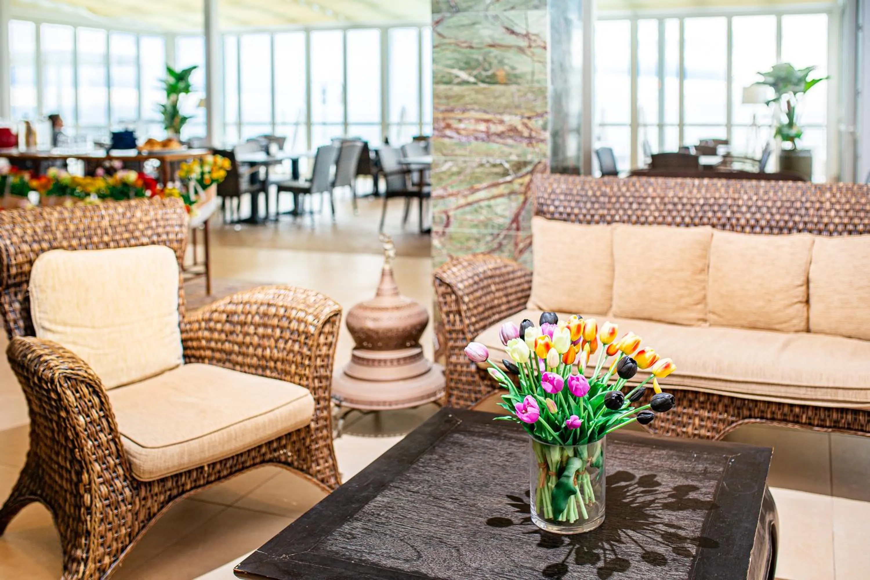 Restaurant/places to eat in Hotel Capitol