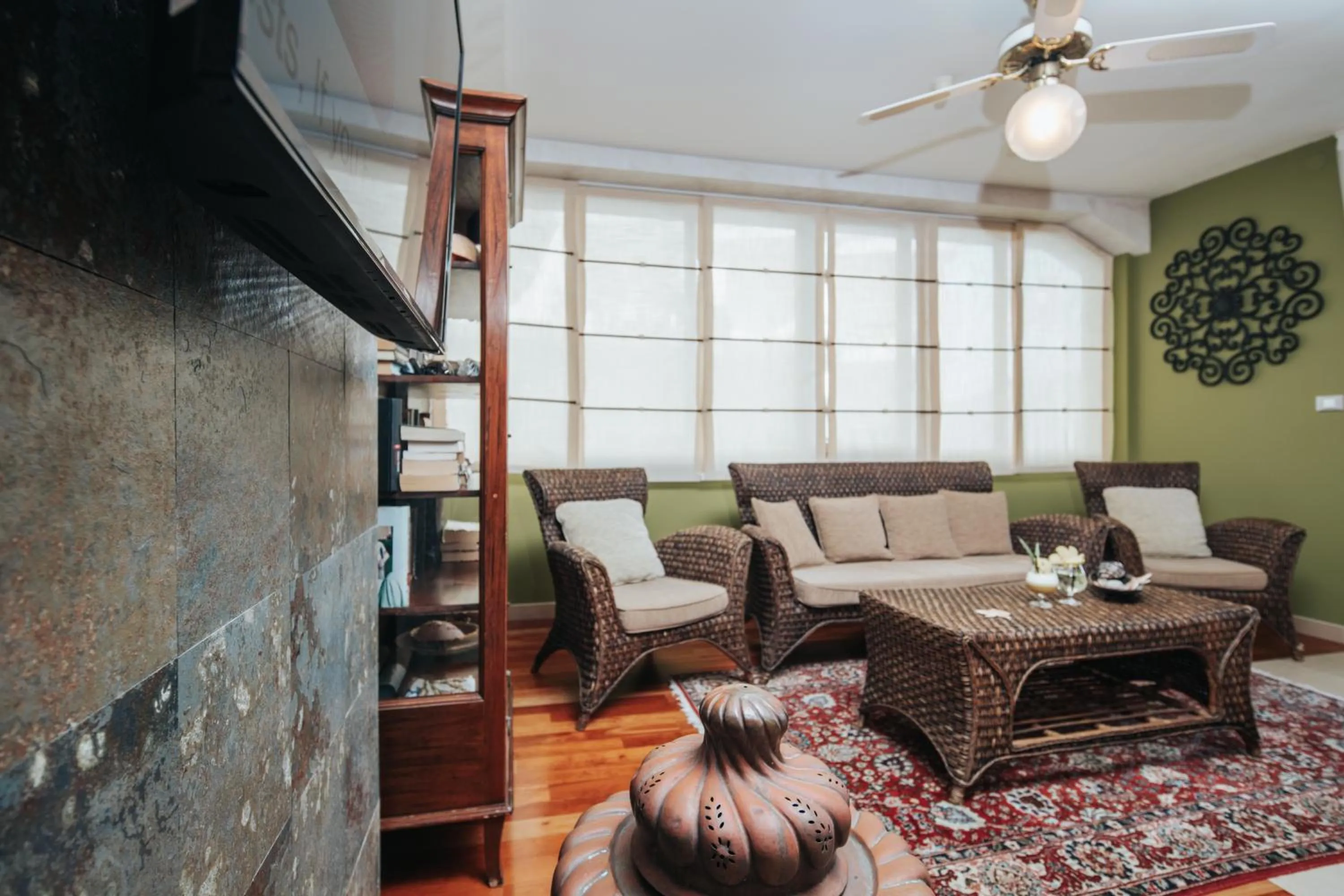 Communal lounge/ TV room in Hotel Capitol