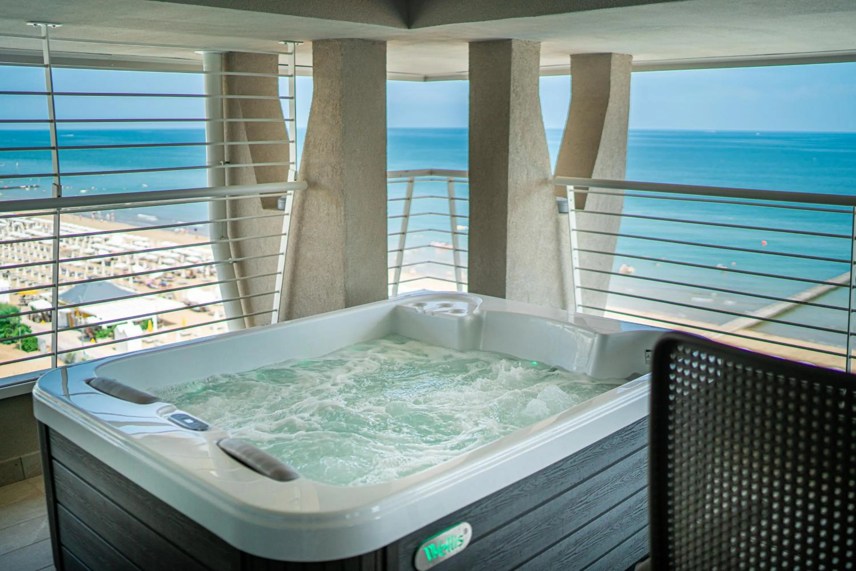 Hot Tub in Hotel Capitol