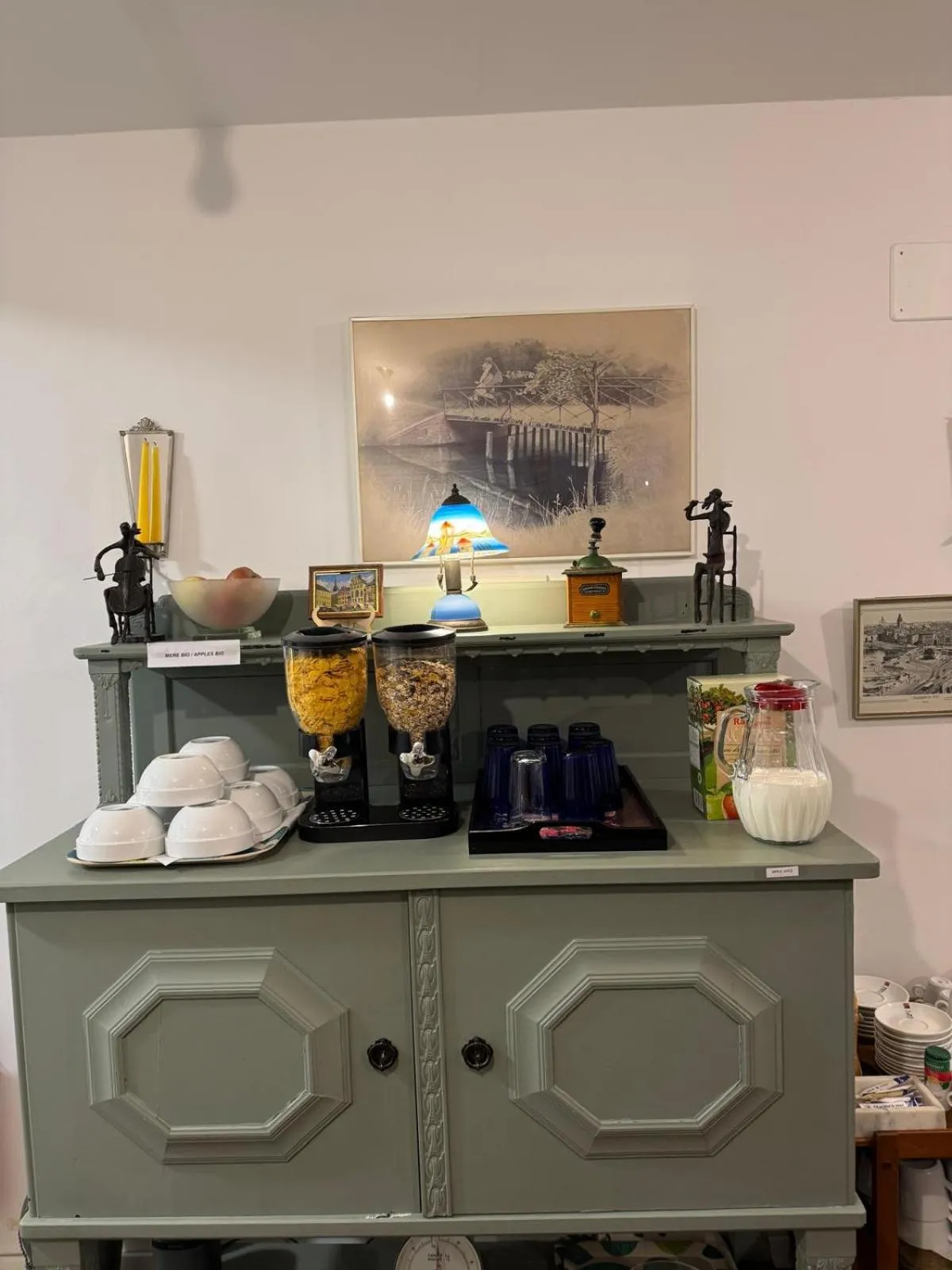 Restaurant/places to eat in Nobel Boutique