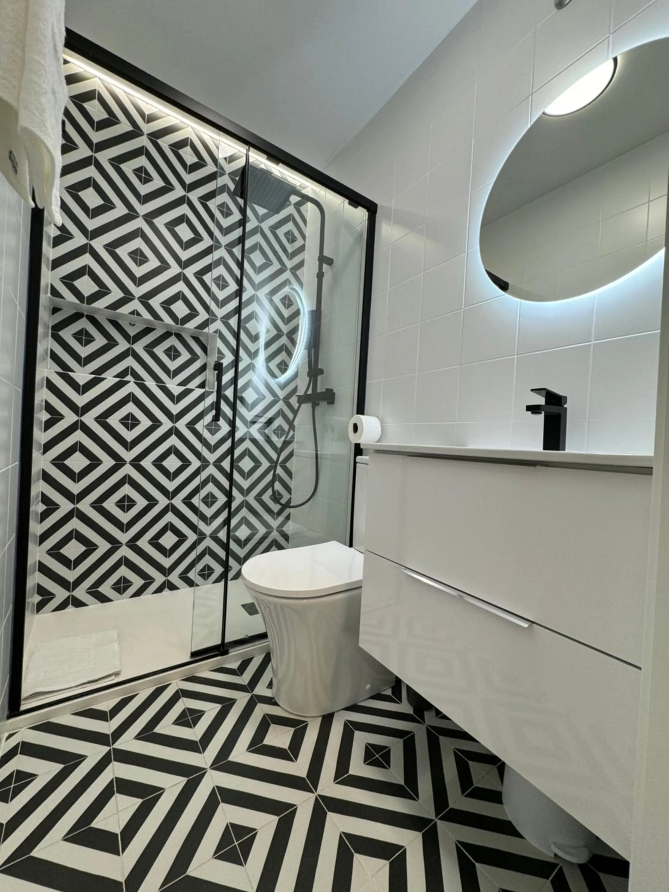 Shower in Apart-hotel Happy Life