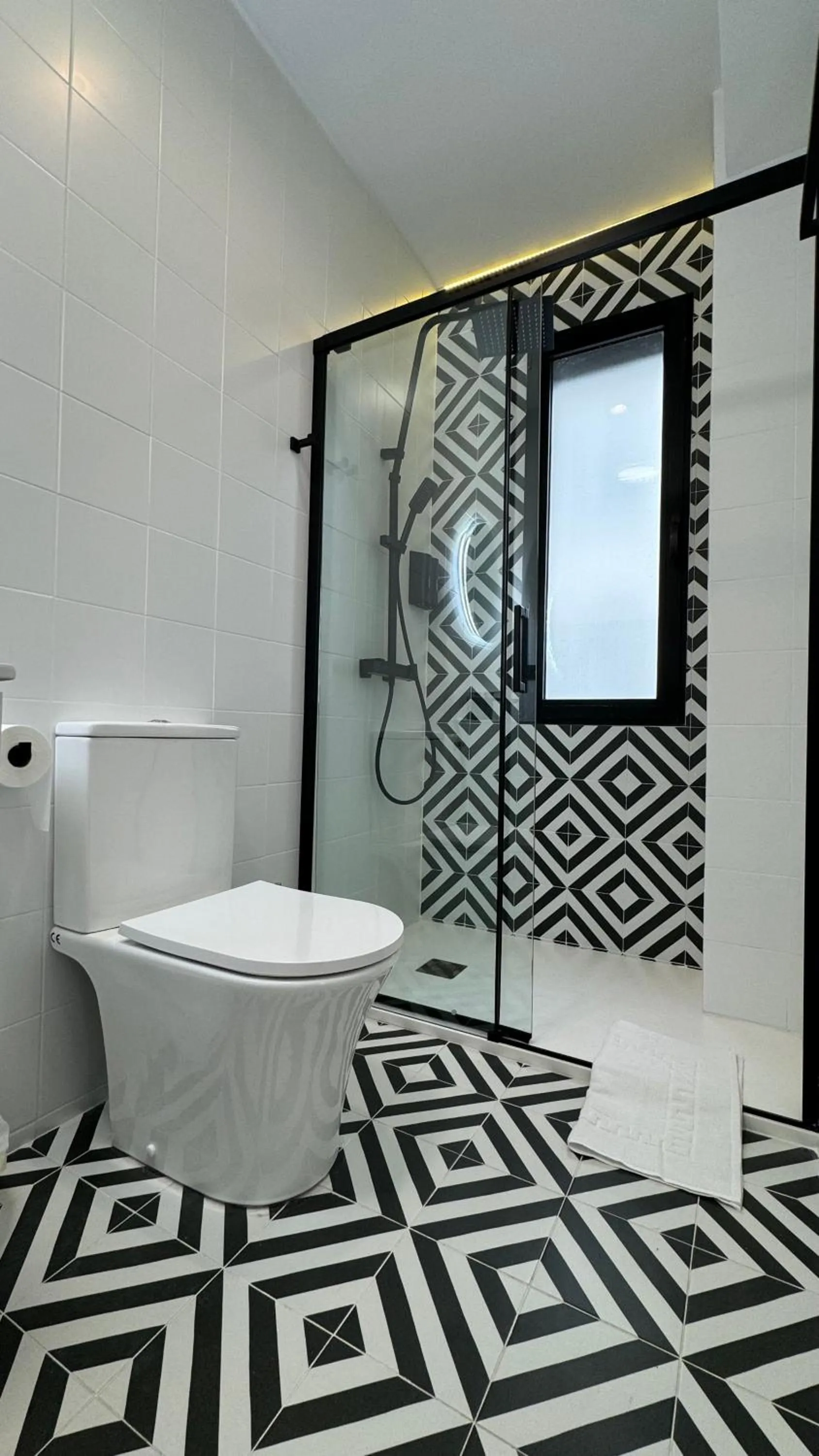 Shower in Apart-hotel Happy Life