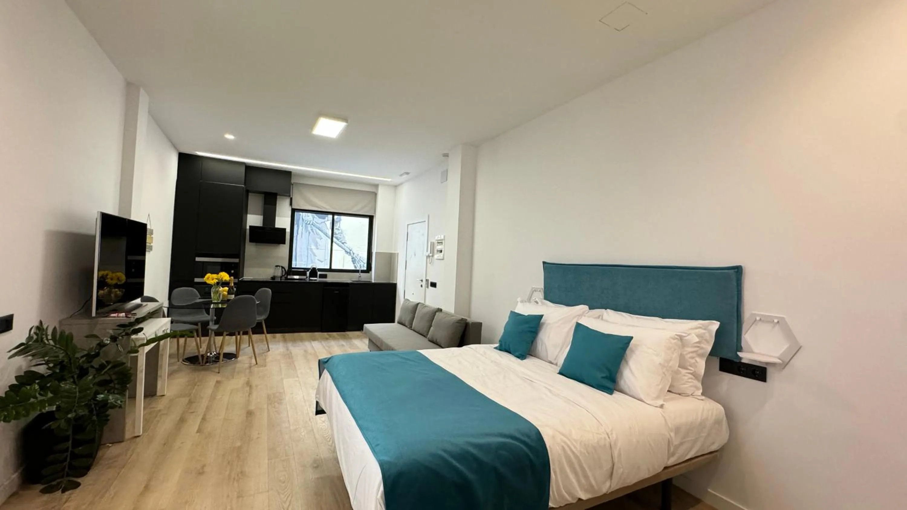 TV and multimedia, Bed in Apart-hotel Happy Life