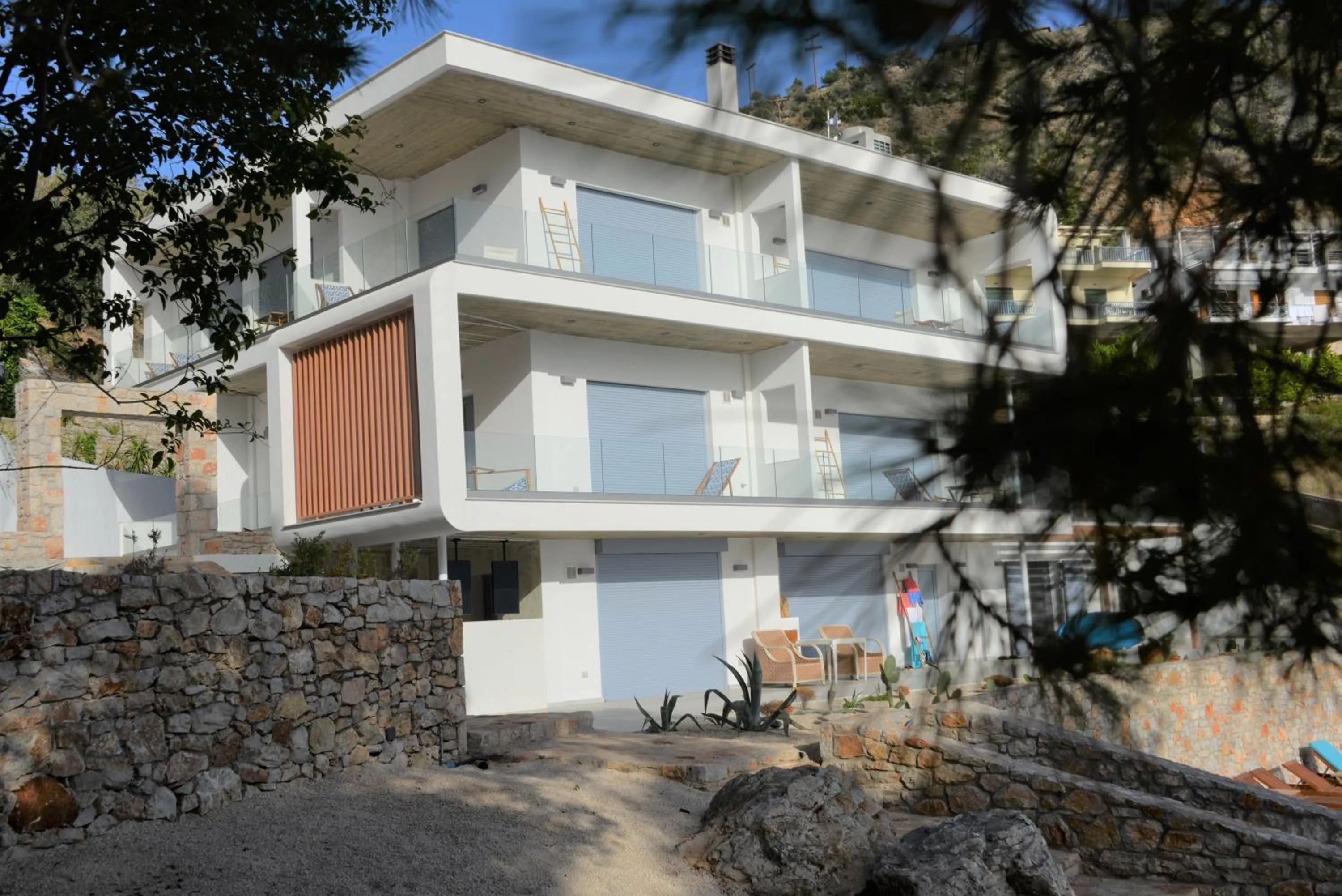 Property building in Anavalos