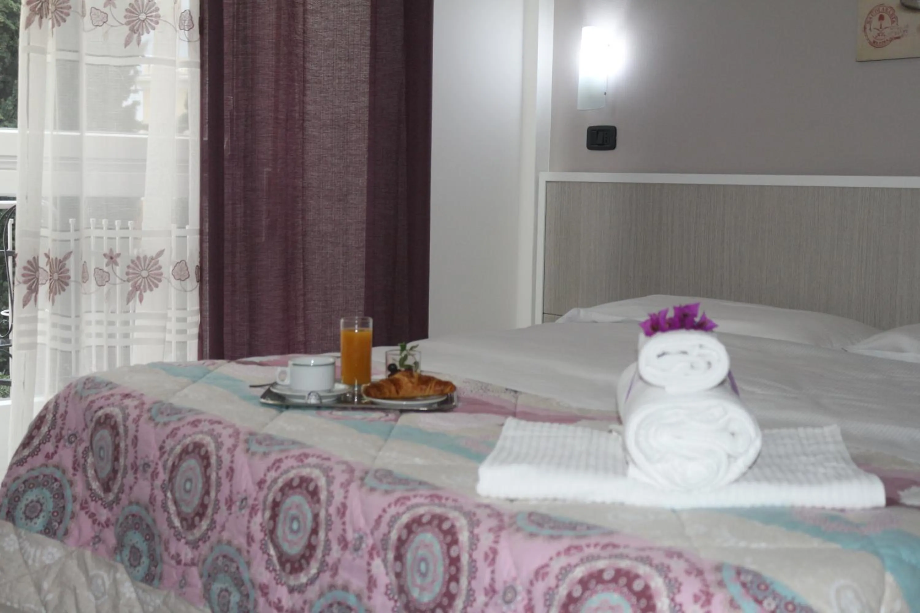 Bed in Hotel Astoria