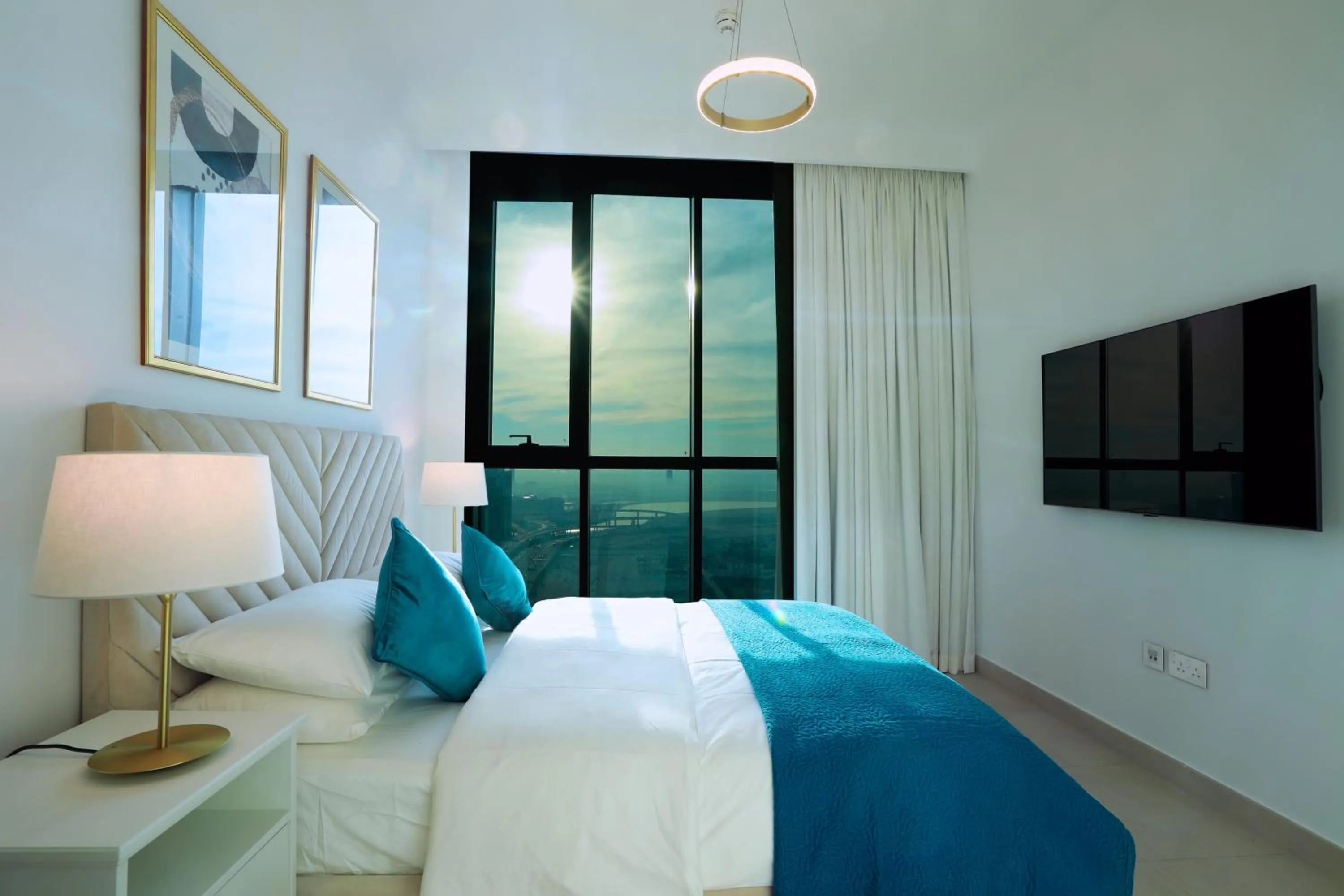 Bed in Elegant Apartment with Direct access to Dubai Mall