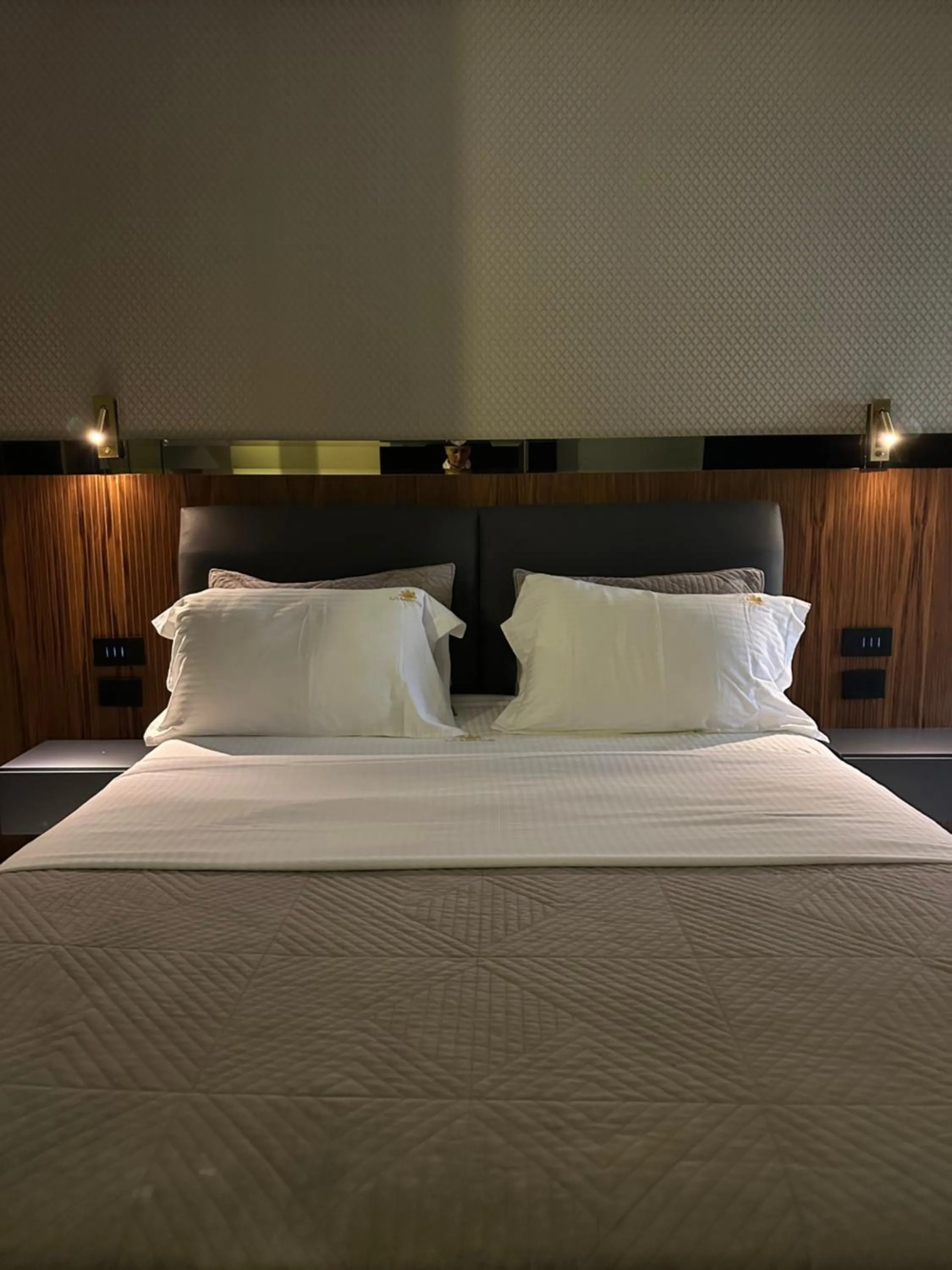 Queen Room with Spa Bath in La Mirage Suites & Apartments