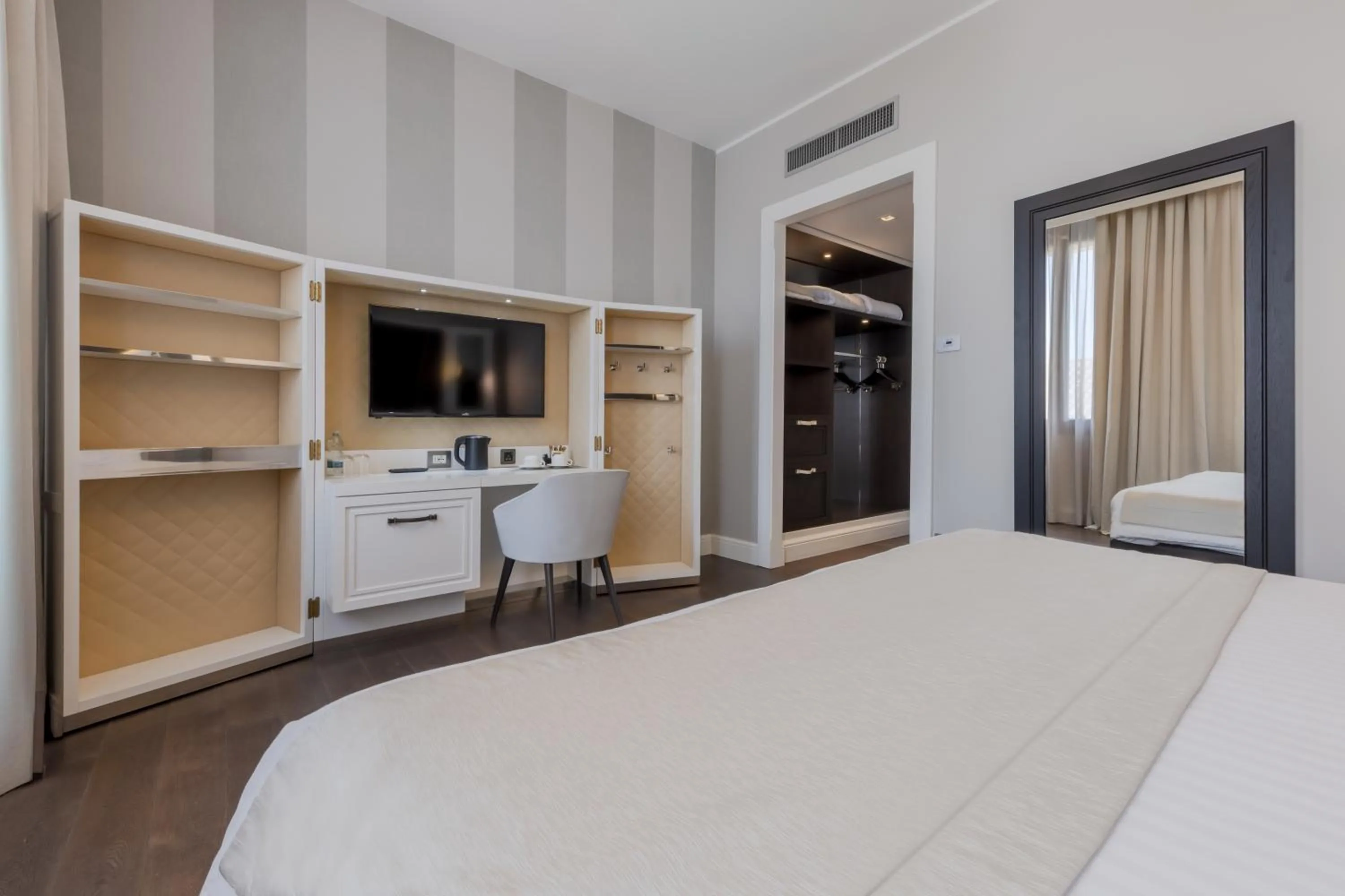 Photo of the whole room, Bed in Hotel Grande Italia