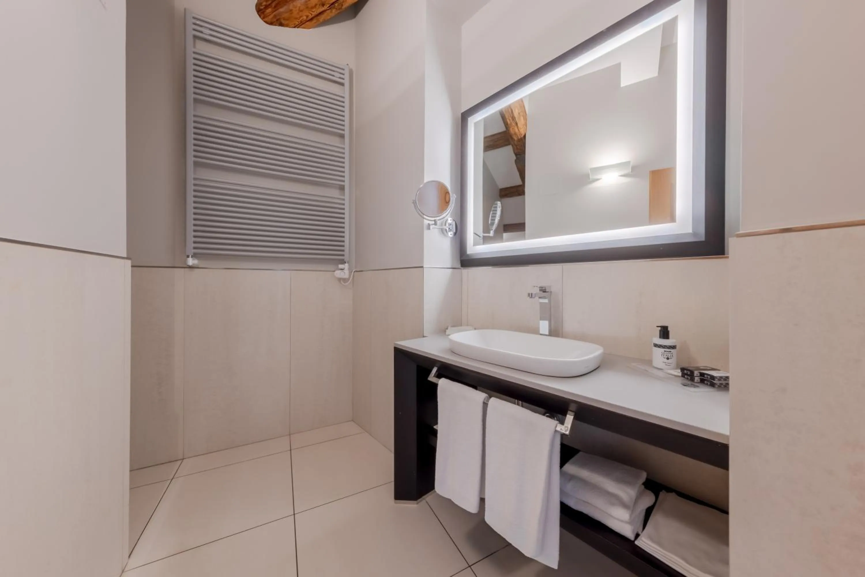 Bathroom in Hotel Grande Italia