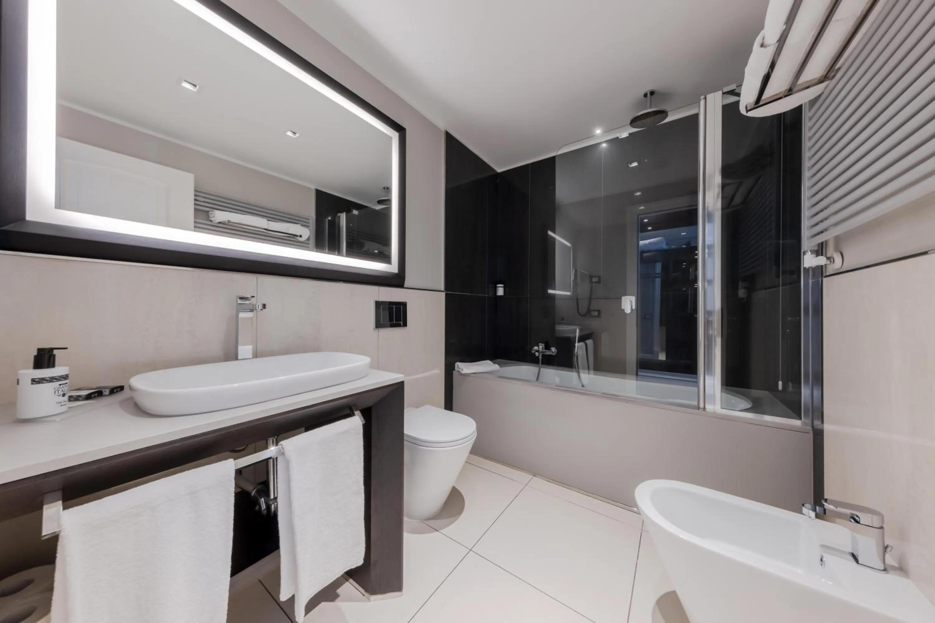 Bathroom in Hotel Grande Italia