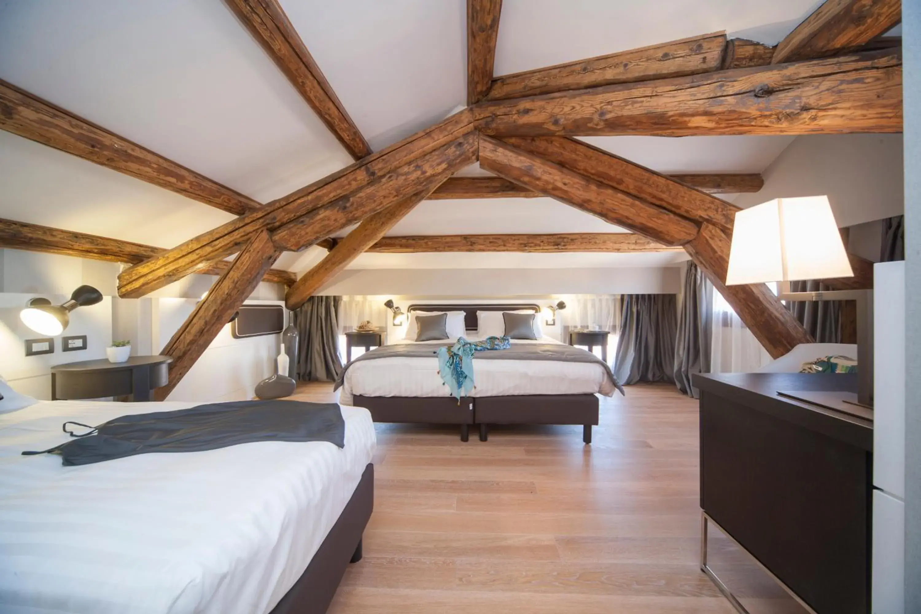 Deluxe Triple Room in Hotel Grande Italia Deluxe Triple Room in Hotel Grande Italia