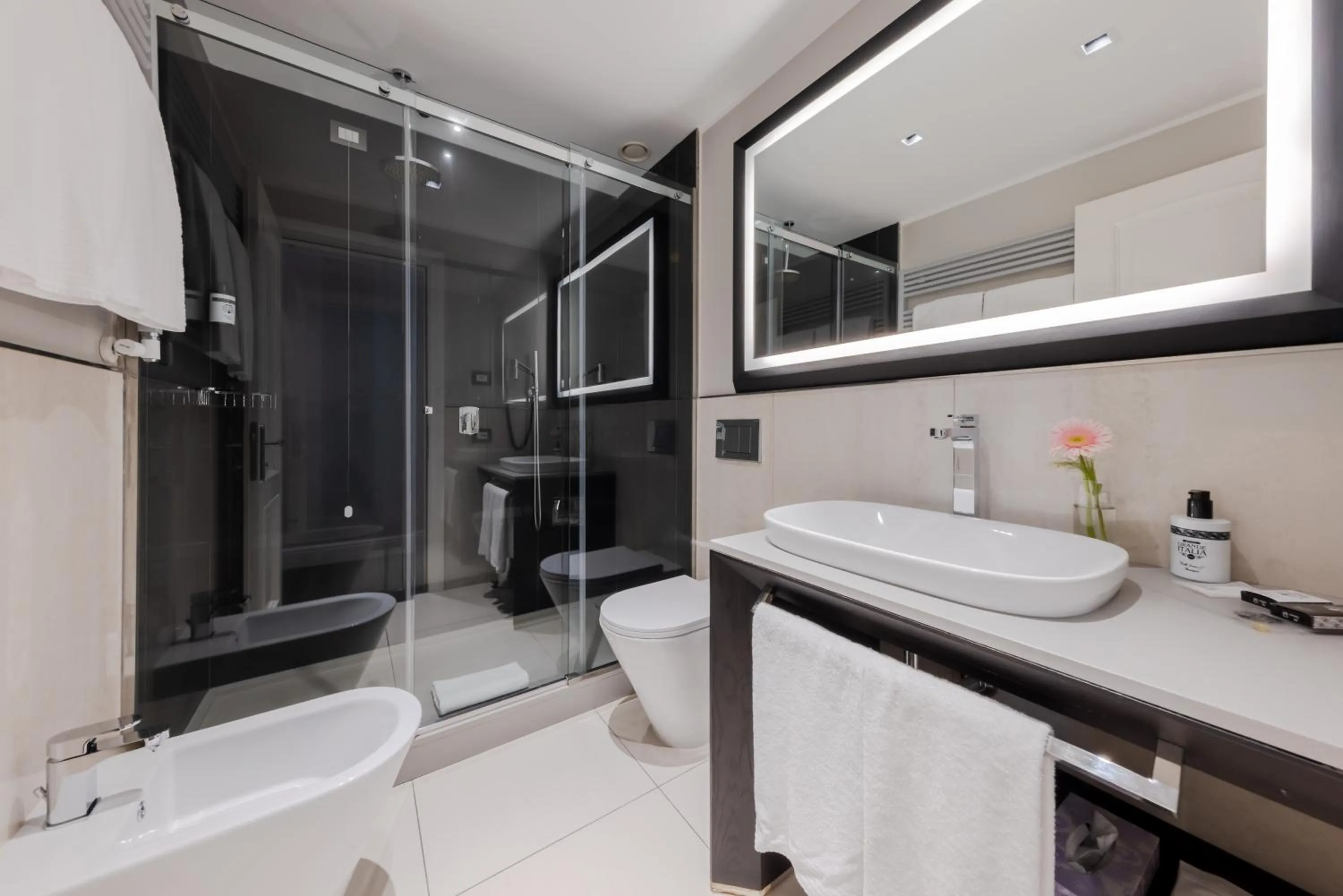 Bathroom in Hotel Grande Italia