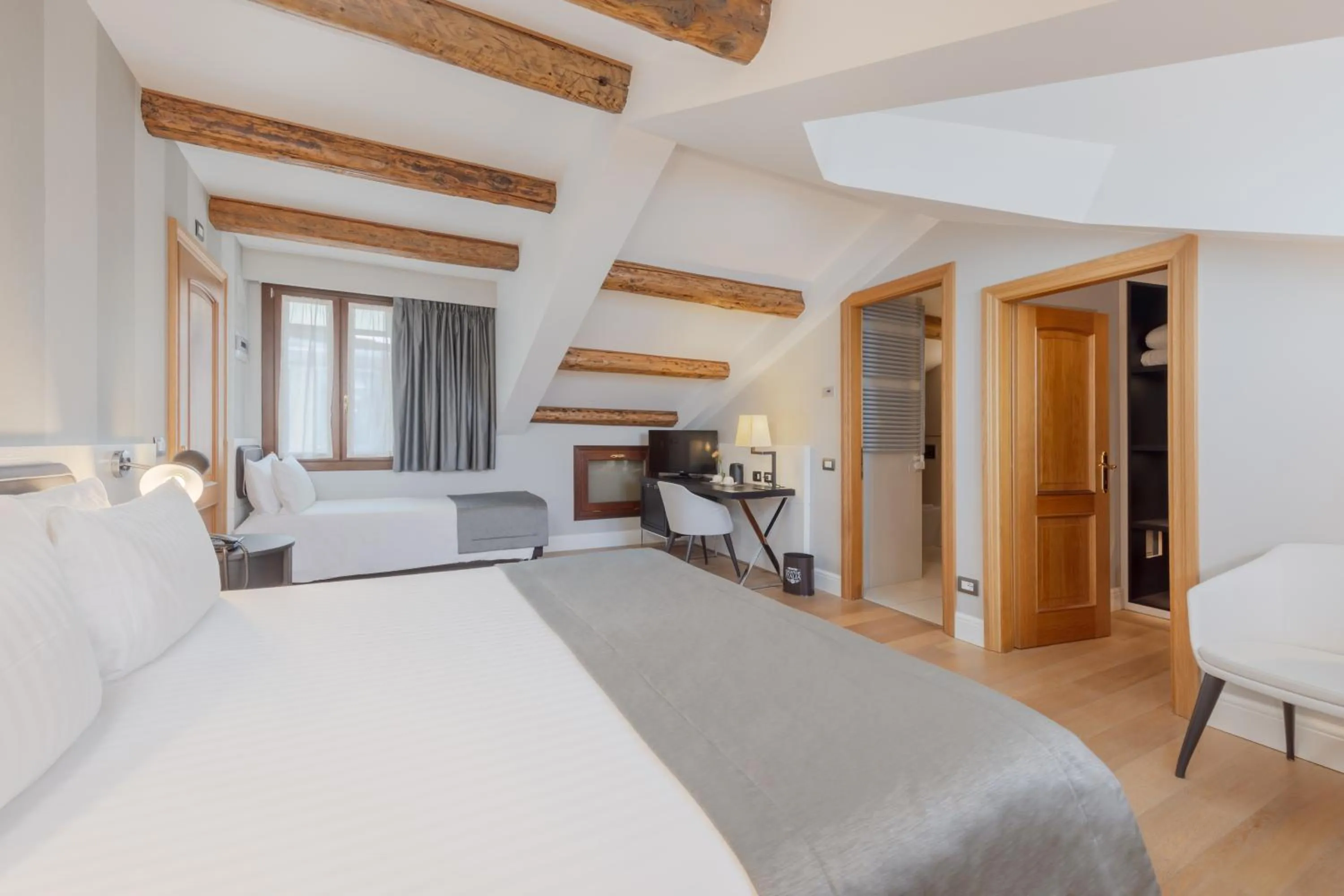 Bedroom, Bed in Hotel Grande Italia