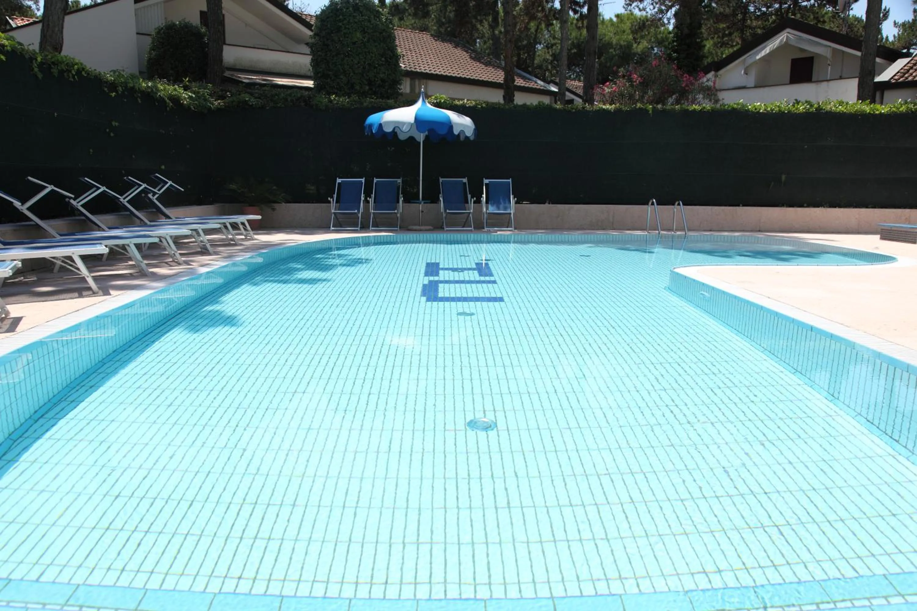 Swimming pool in Hotel Carlton