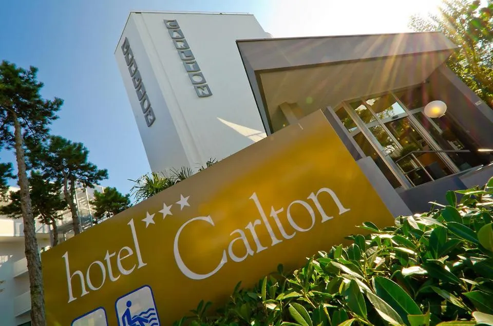 Facade/entrance in Hotel Carlton