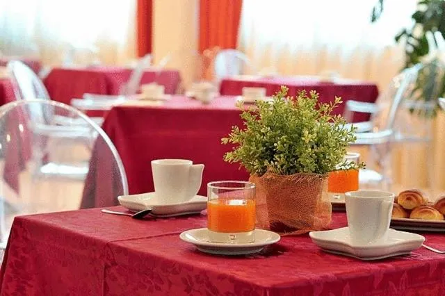 Restaurant/places to eat in Inn Hotel