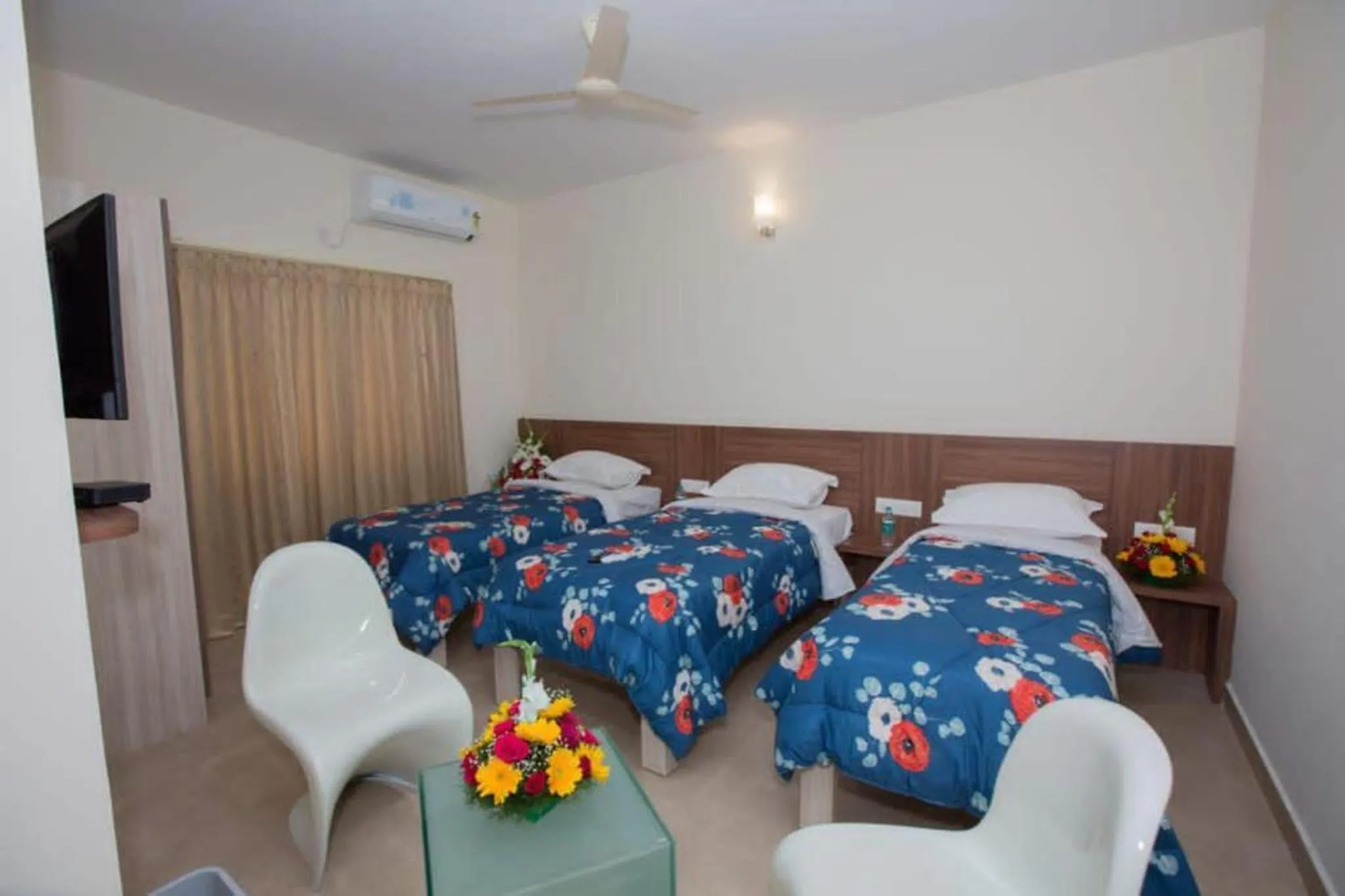 View (from property/room), Bed in HOTEL VIJAYA LAKSHMI RESIDENCY - YESHWANTHPUR
