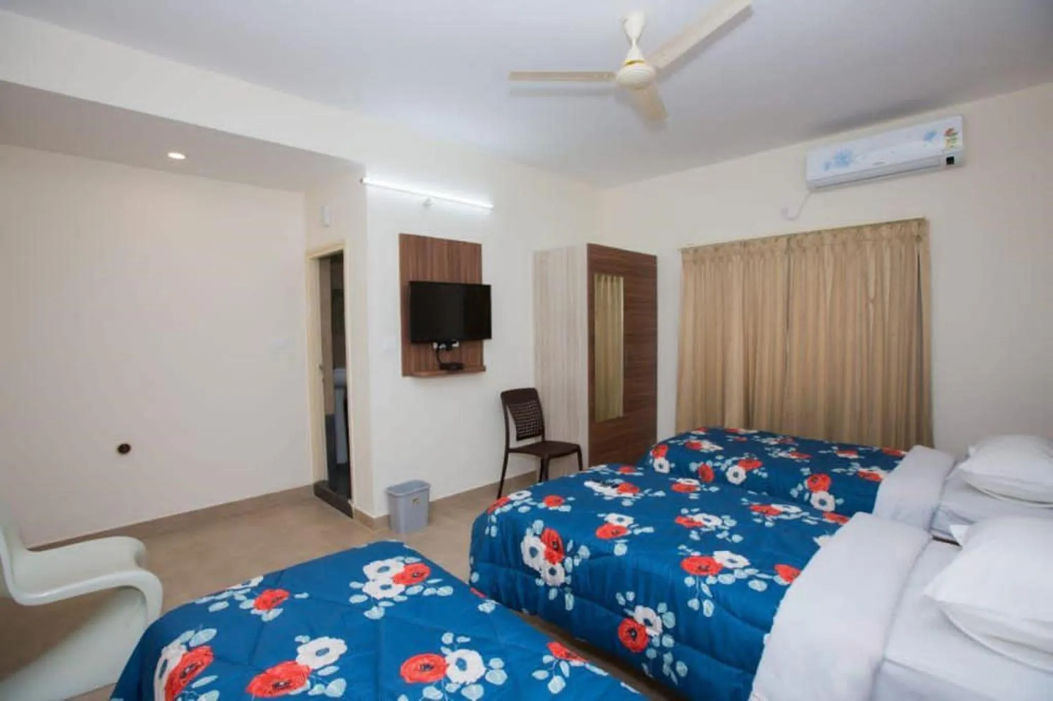 View (from property/room), Bed in HOTEL VIJAYA LAKSHMI RESIDENCY - YESHWANTHPUR