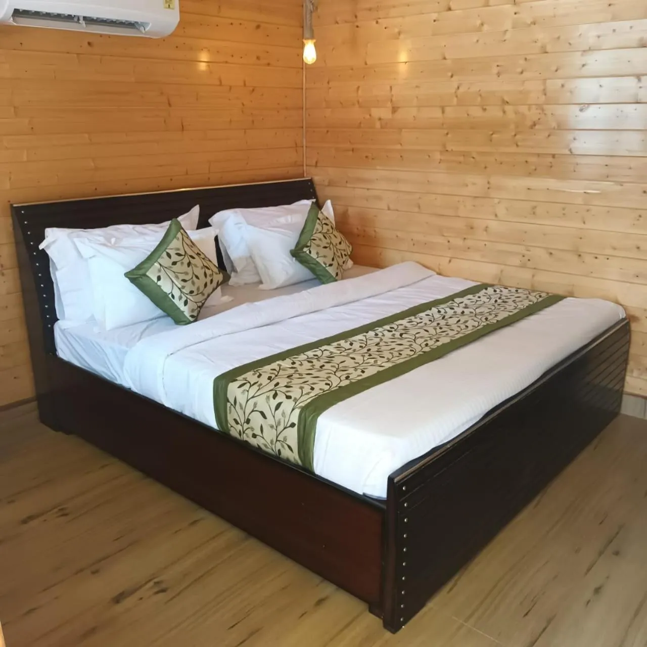 Bed in MR River Resort - Mohanchatti Rishikesh