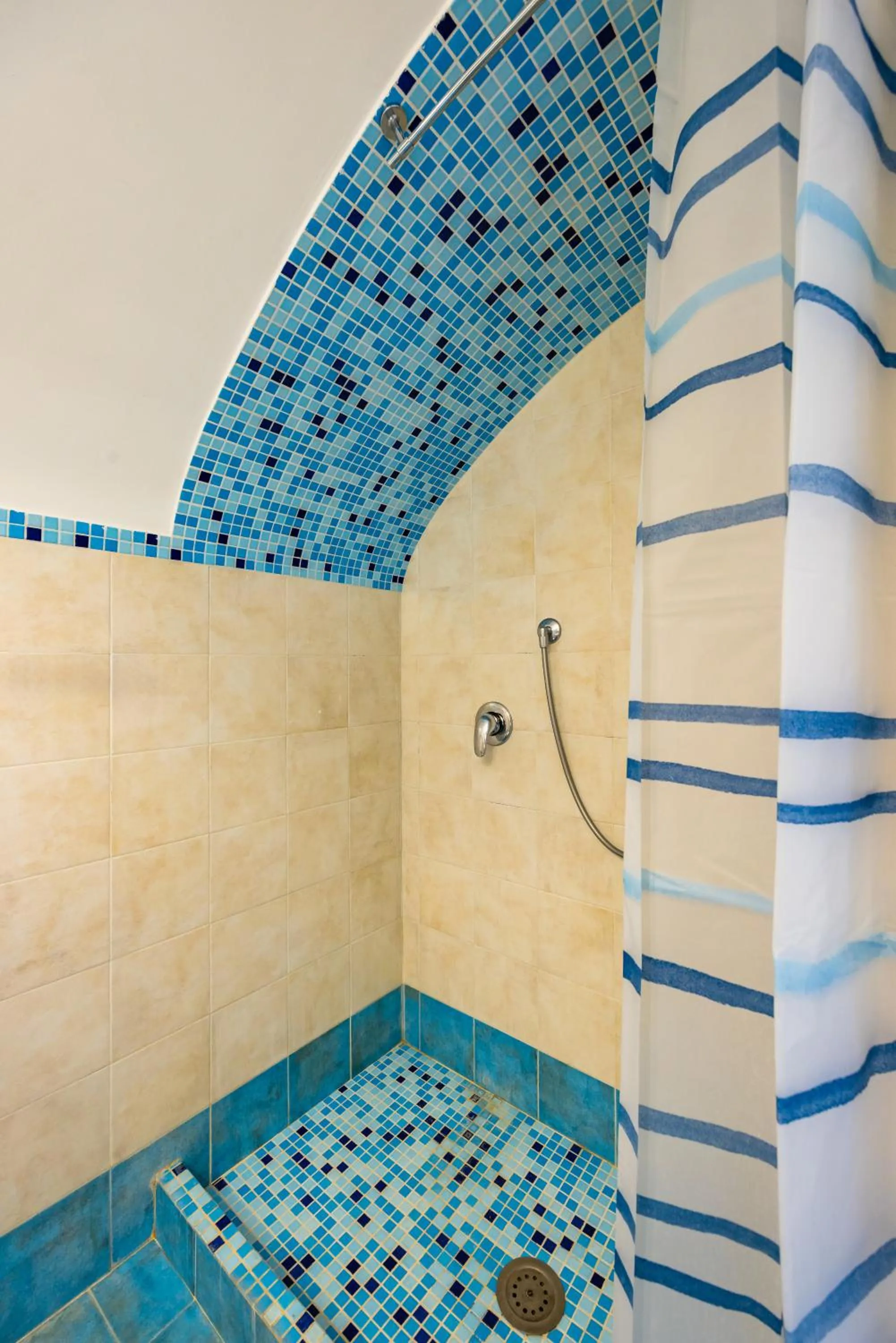 Shower in Orchid Corner Guesthouse