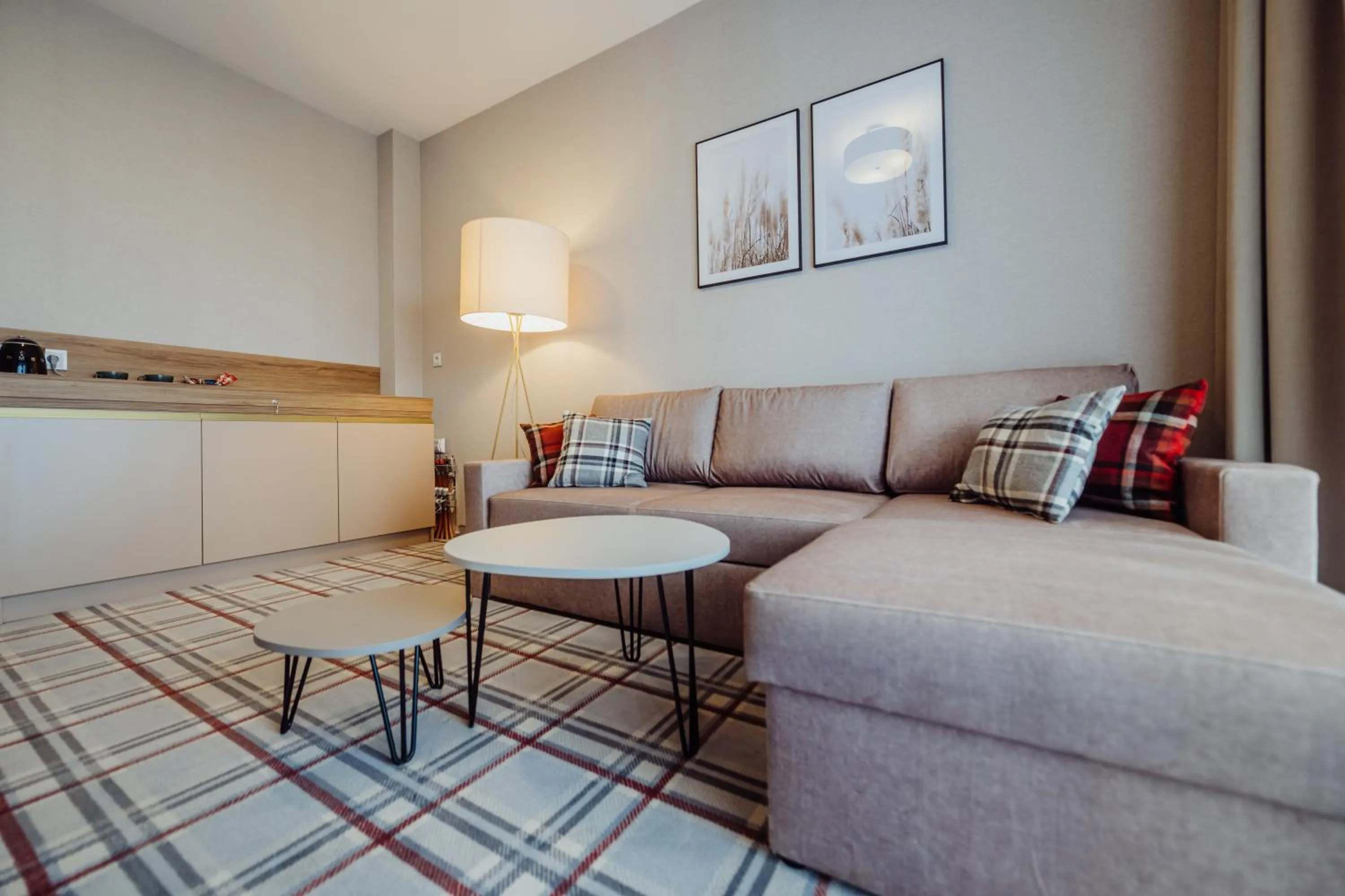 Living room in Green Adults
