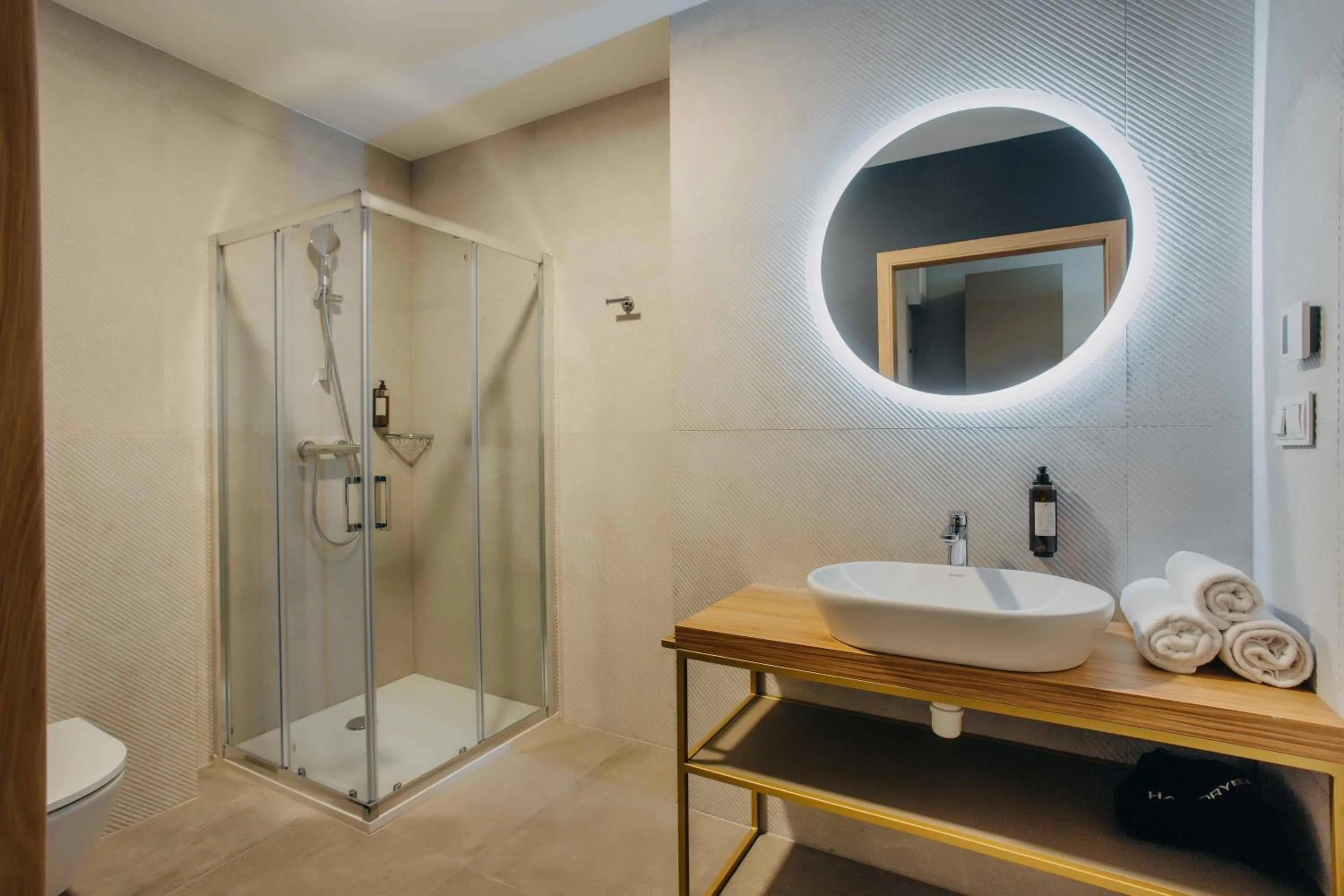 Shower in Green Adults