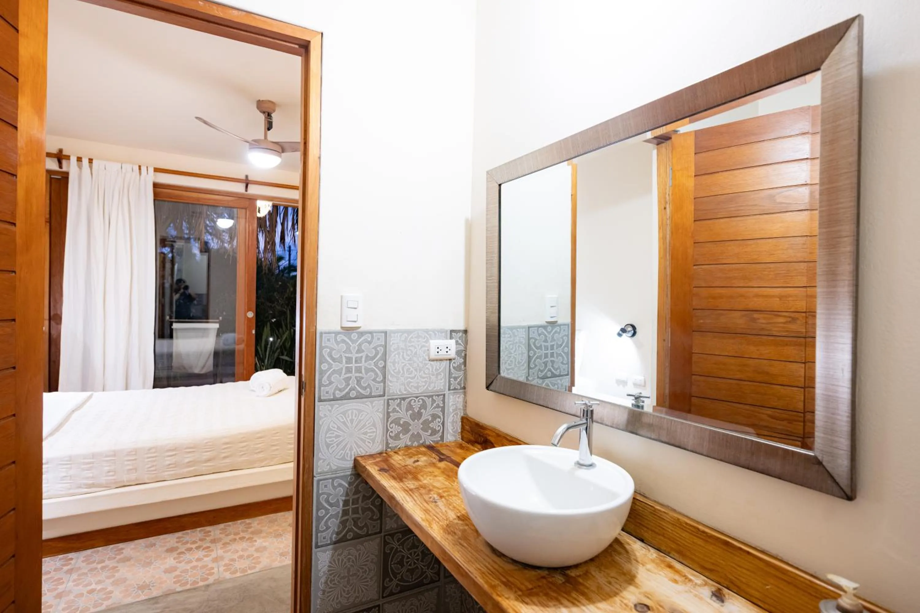 Shower, Bed in Hospedaje La Quebrada