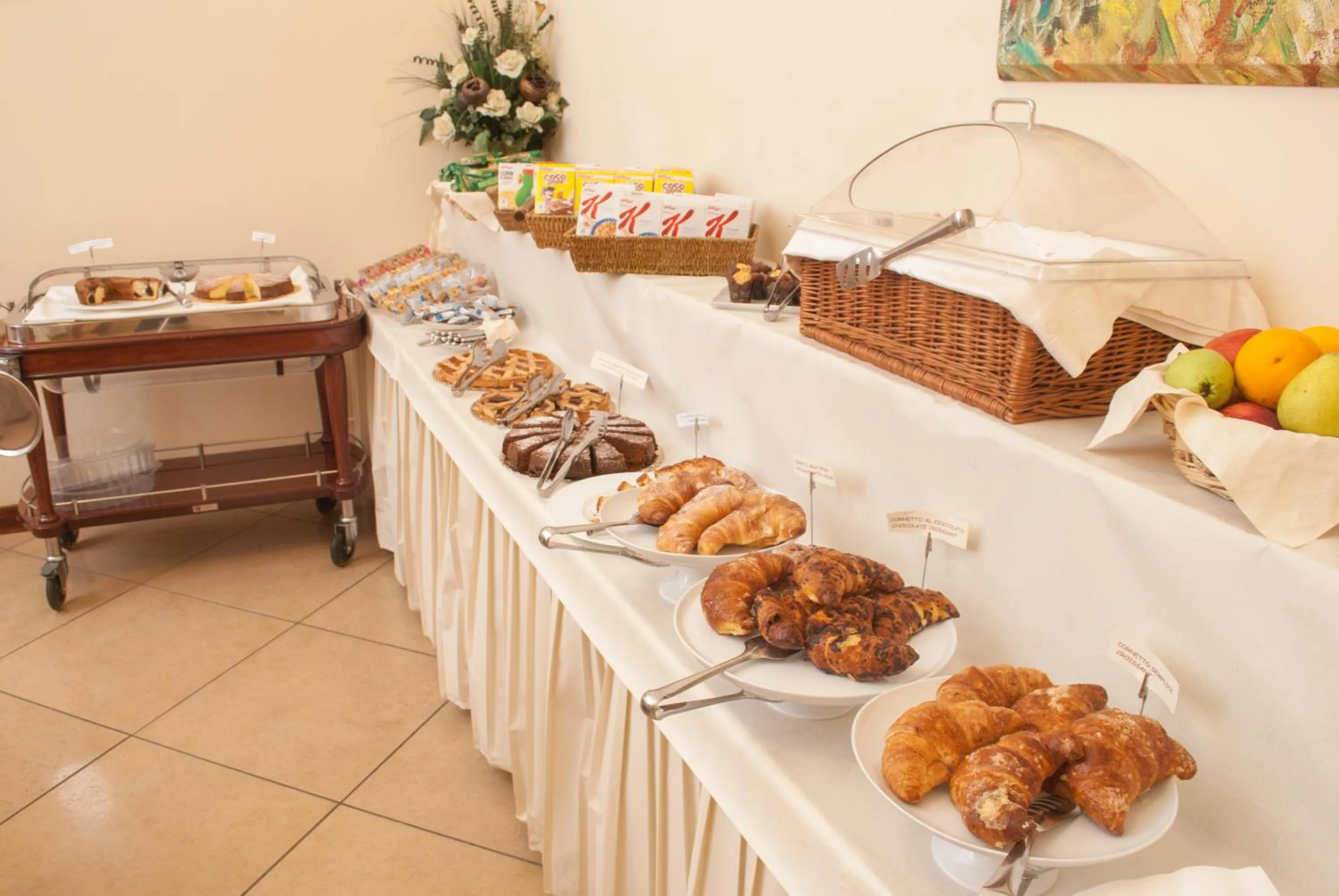 Buffet breakfast in Le Cheminée Business Hotel Napoli