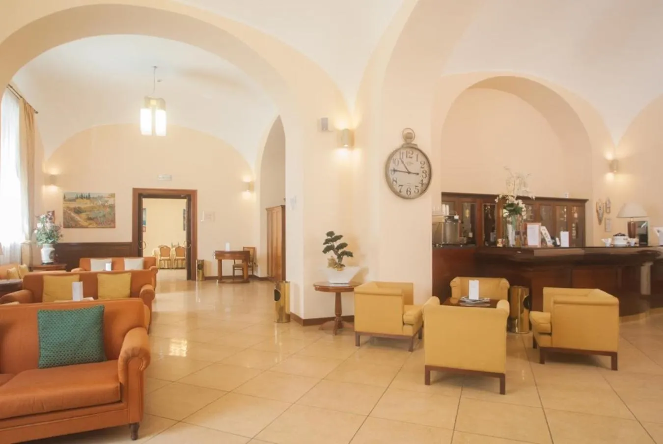 Communal lounge/ TV room in Le Cheminée Business Hotel Napoli